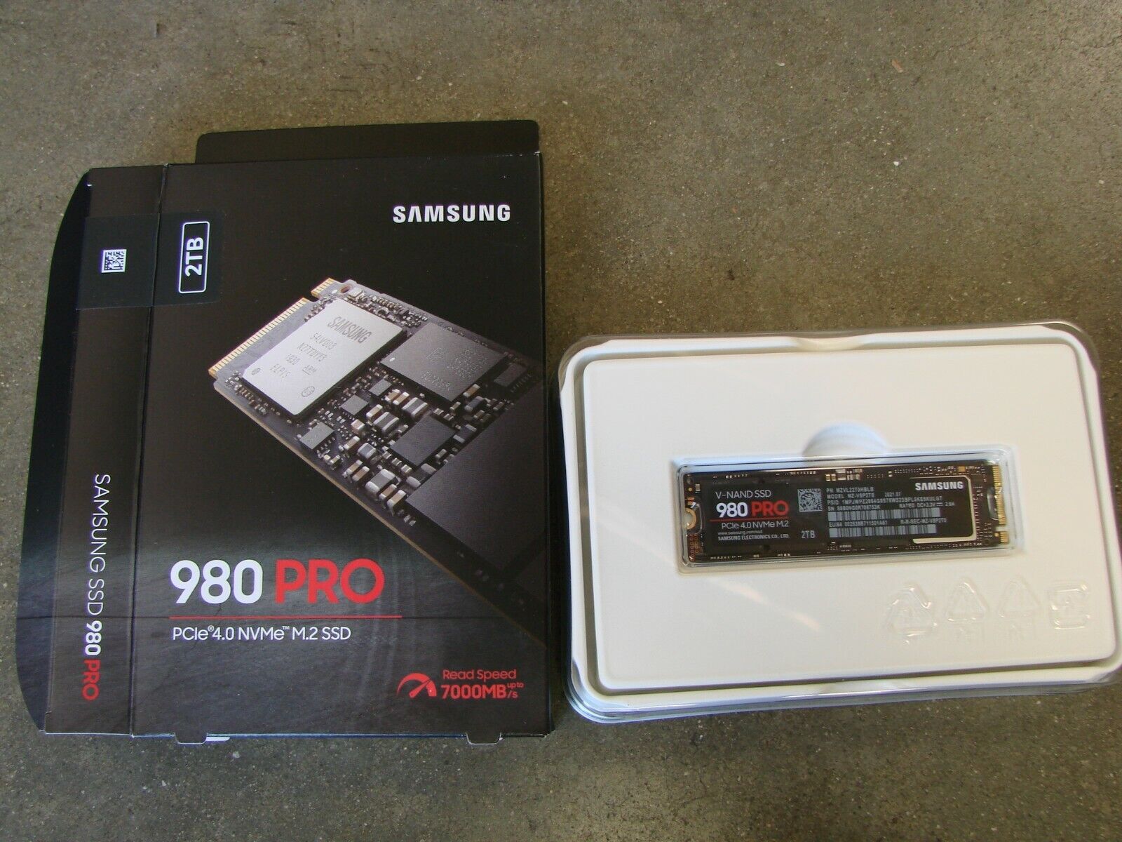 Samsung 980 PRO 2TB M.2 SSD PCIE 4.0 NVMe Gen4 Internal Gaming Drive