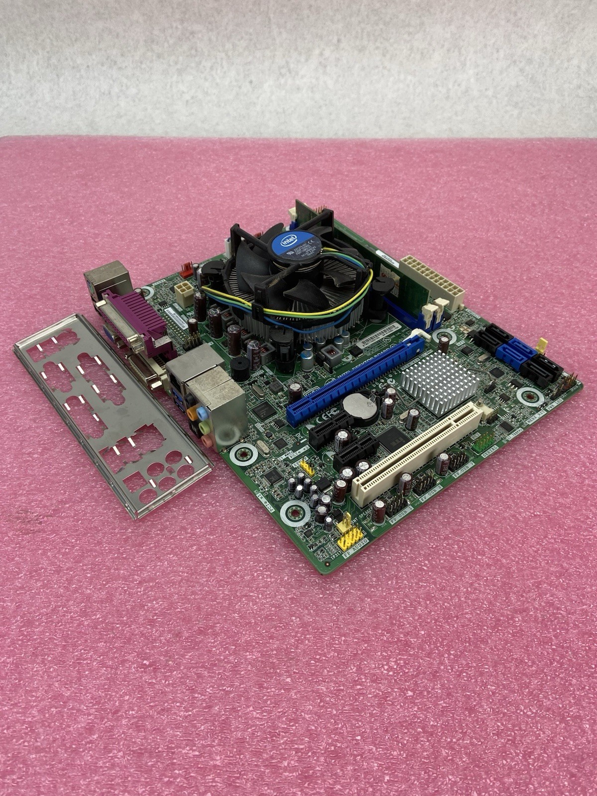 Intel DH61BE Motherboard Intel Core i5-2500 3.3GHz 2GB RAM w/IO Intel DH61BE Motherboard Intel Core i5-2500 3.3GHz 2GB RAM w/IO