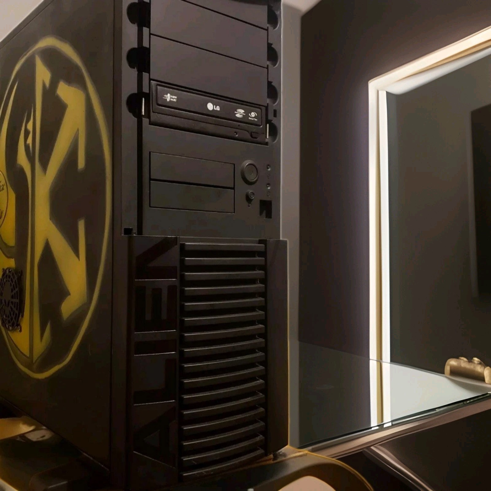 Alienware 02' Area‑51 Vintage Tower Rare Straight‑Vent Bezel Chenming 601AE Case Alienware 02' Area‑51 Vintage Tower Rare Straight‑Vent Bezel Chenming 601AE Case