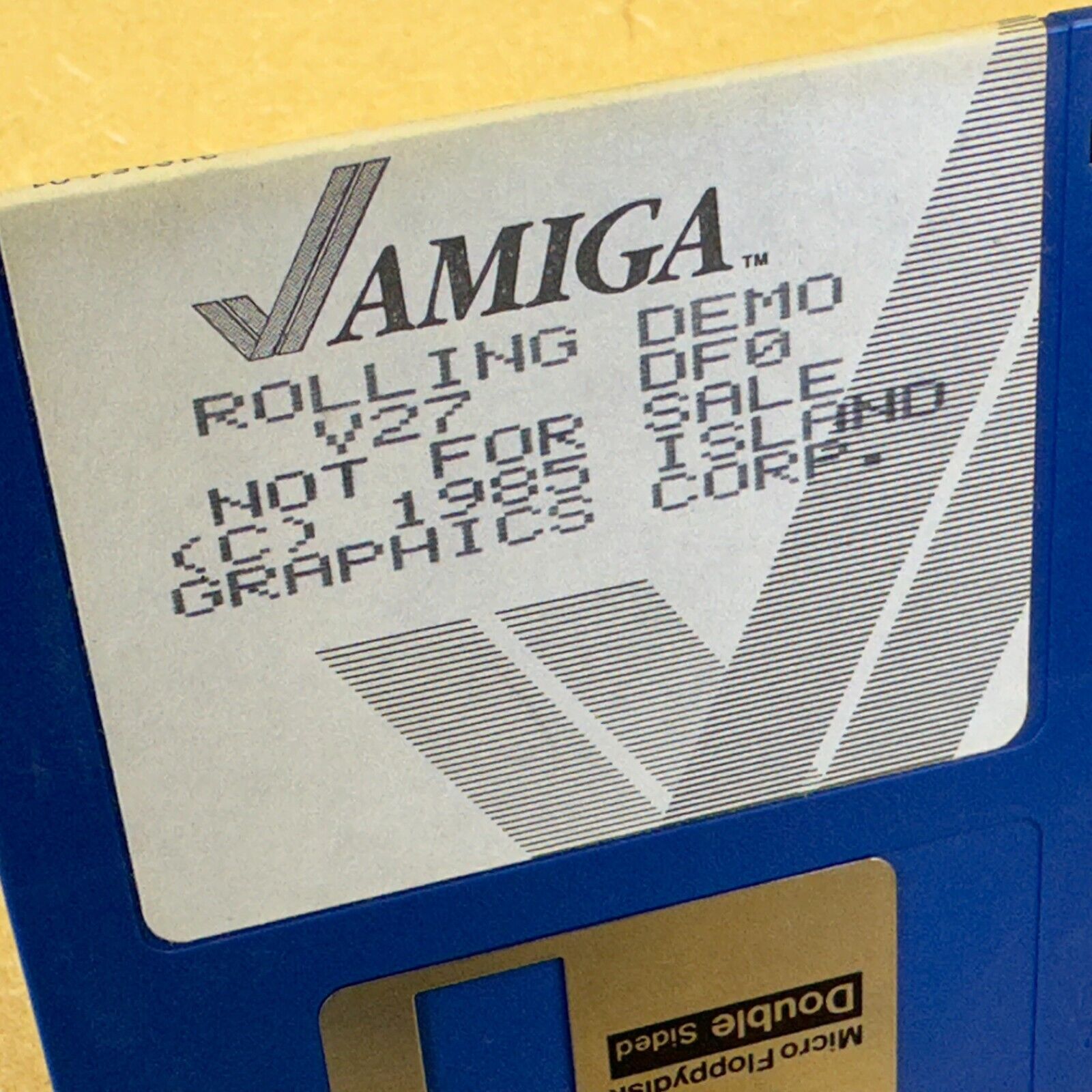 DEMO DEALER Disk V27 ROLLING V1.0 COMMODORE AMIGA Computers 1985 ISLAND GRAPHICS