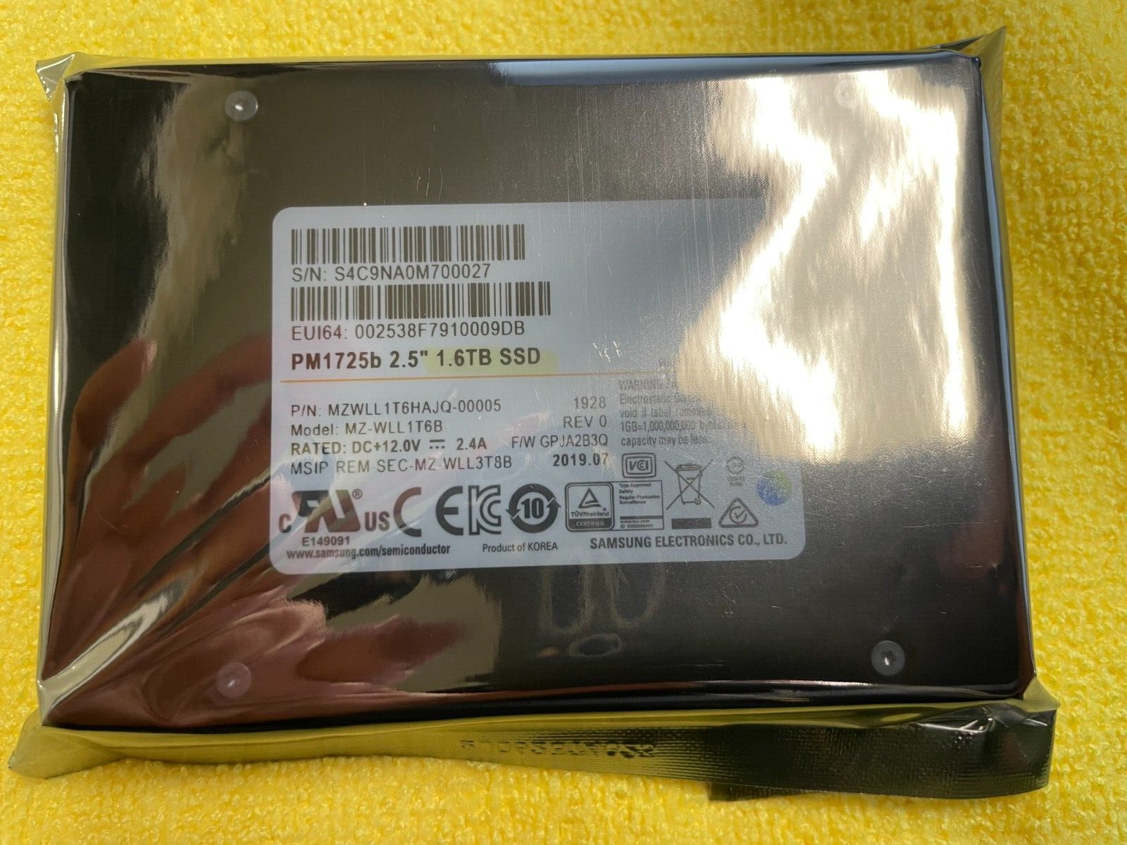 Samsung 1.6TB SSD PM1725b U.2 Solid State Drive MZWLL1T6HAJQ-00005 MZ-WLL1T6B