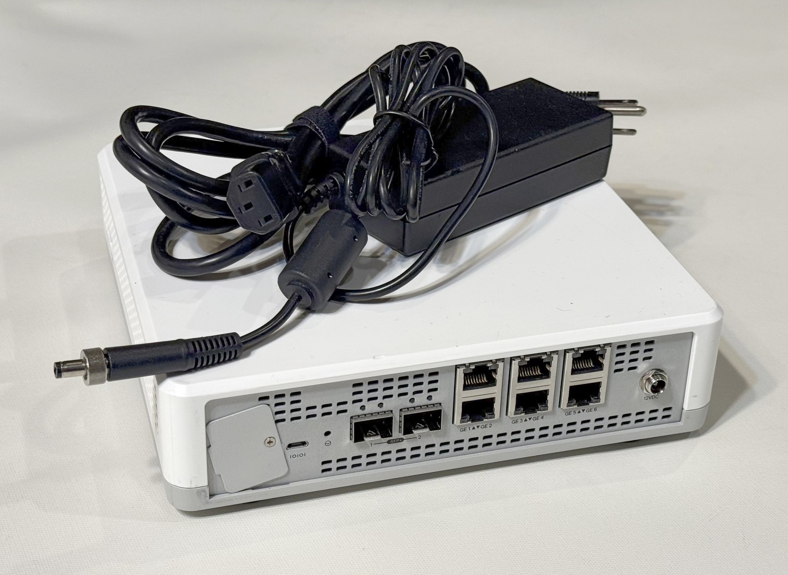 10GbE OPNsense Firewall VPN AES QAT 4-Core Atom C3558 2.20GHz 8GB DDR4 128GB SSD