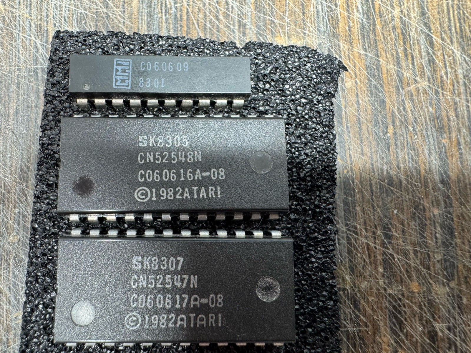 Atari 1200xl Original ROM And MMU set Atari 1200xl Original ROM And MMU set