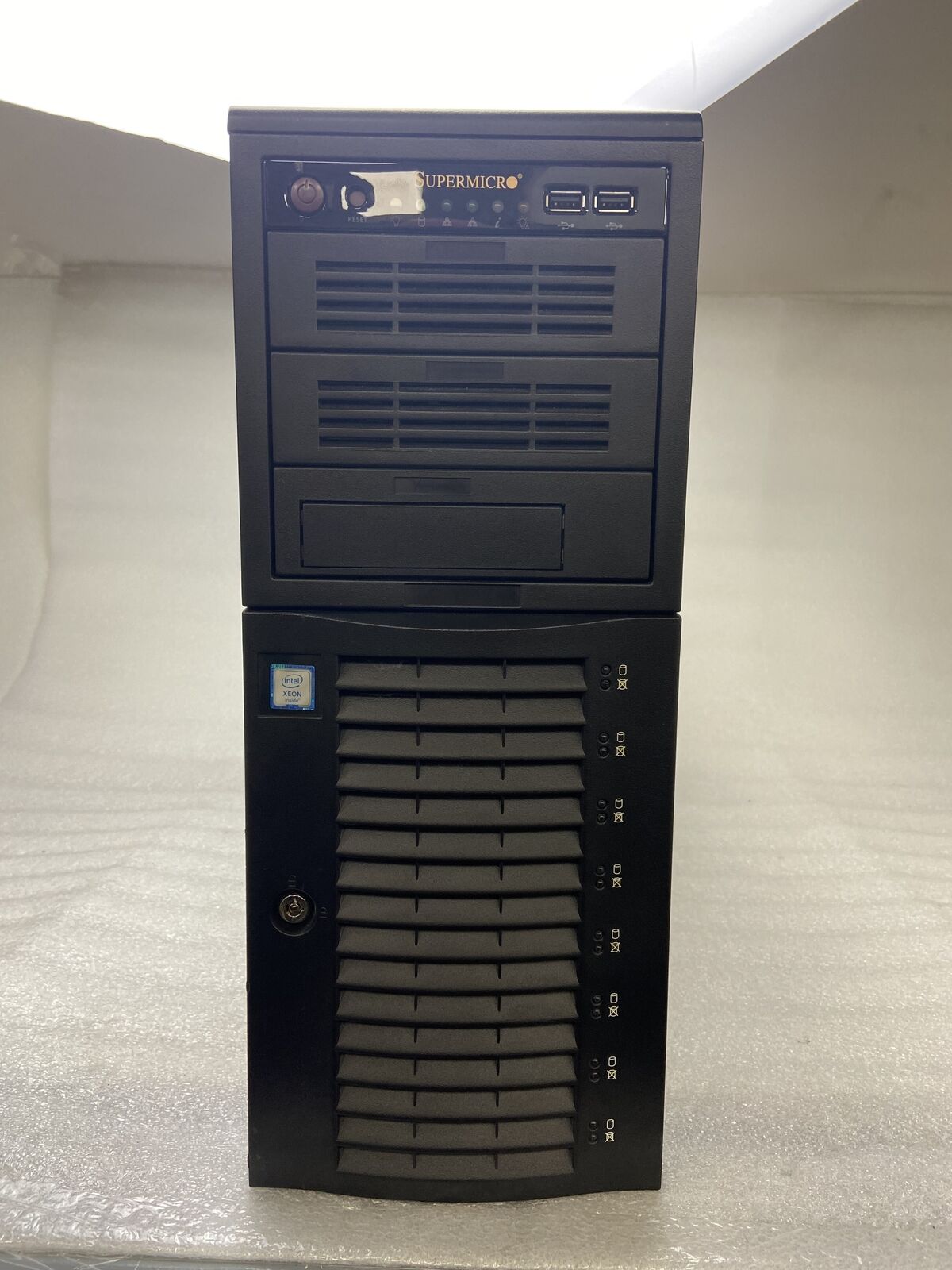 Supermicro Super Server Tower Xeon E5-2620 v4 2.10Ghz 64GB RAM NO HDD NO OS