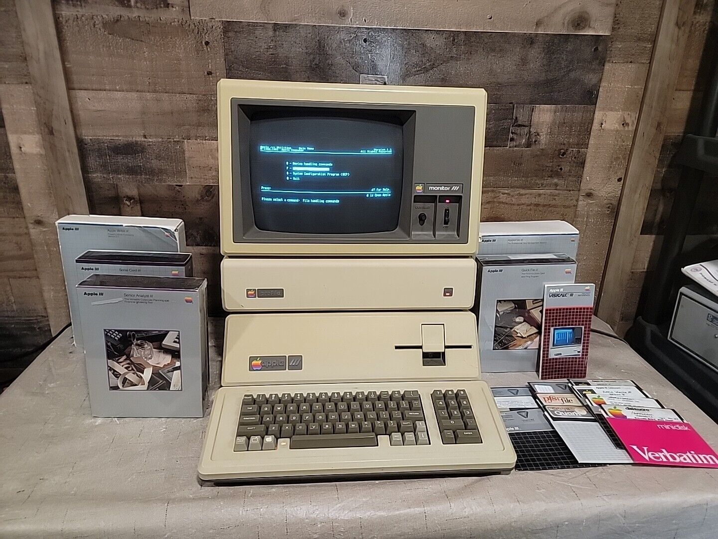 🍎🖥️ Vintage Apple III Computer - Works Great Monitor, Hard Drive, Software 🍎