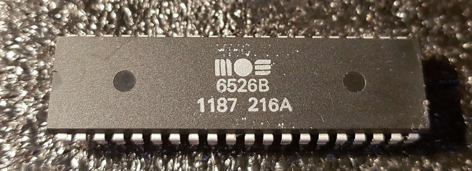 MOS 6526B CIA, Chip for Commodore 64/128/1570/1571, Genuine part working.