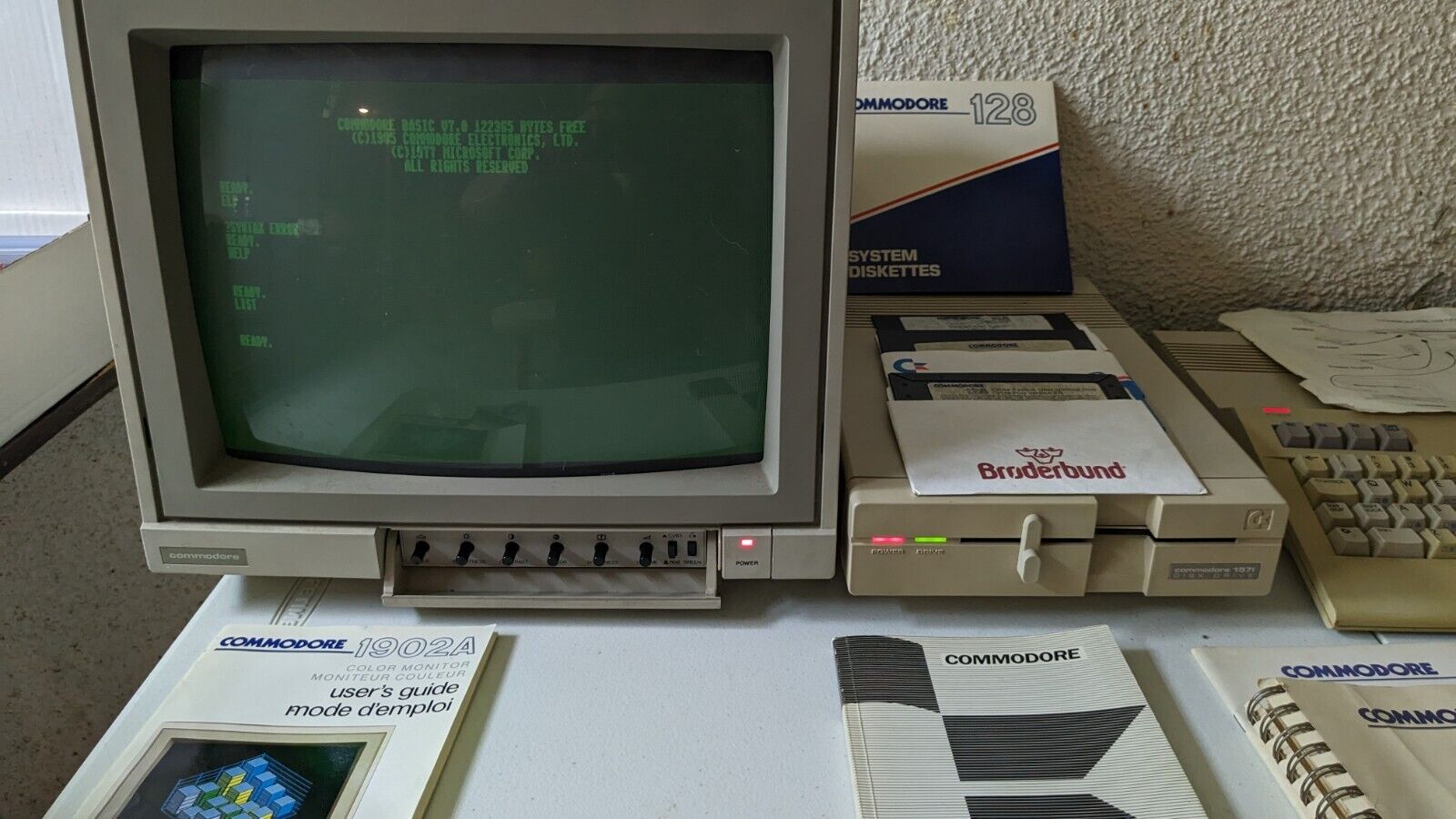 Complete working vintage commodore 128 computer system with original software 