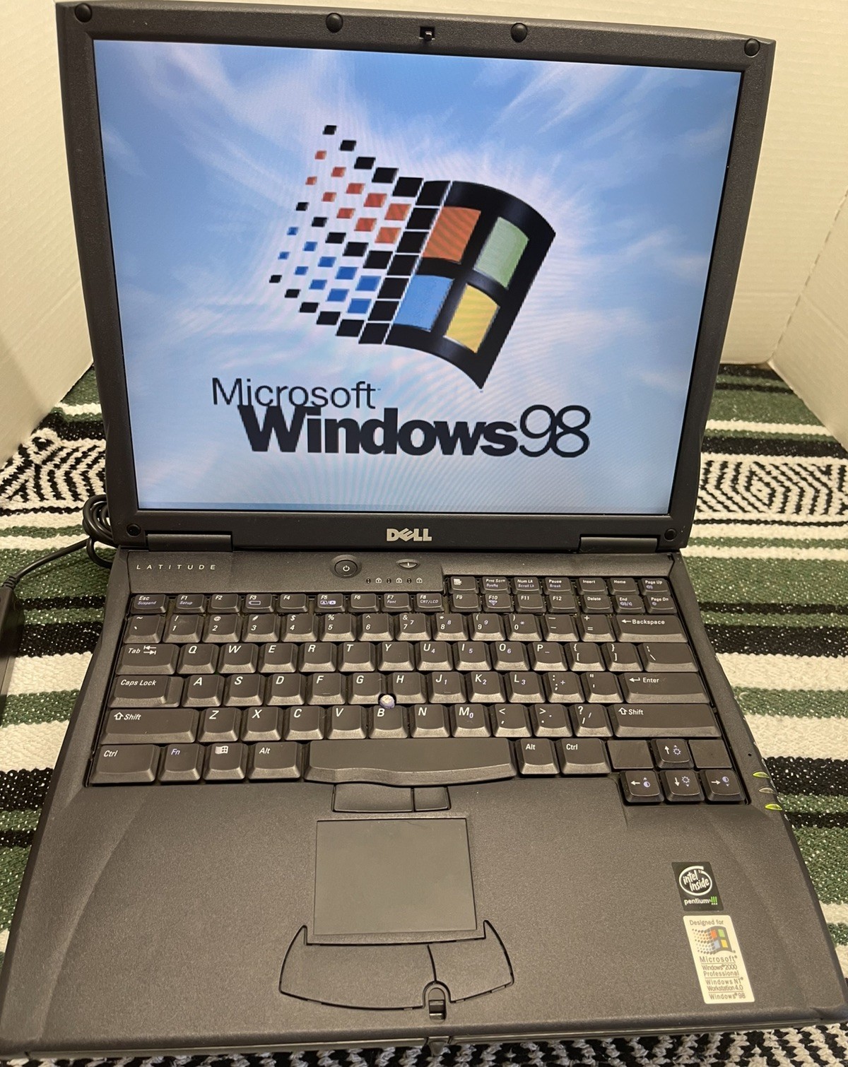 Vintage Dell Latitude C600 Pentium III Windows 98 DOS Compatible Laptop Serial