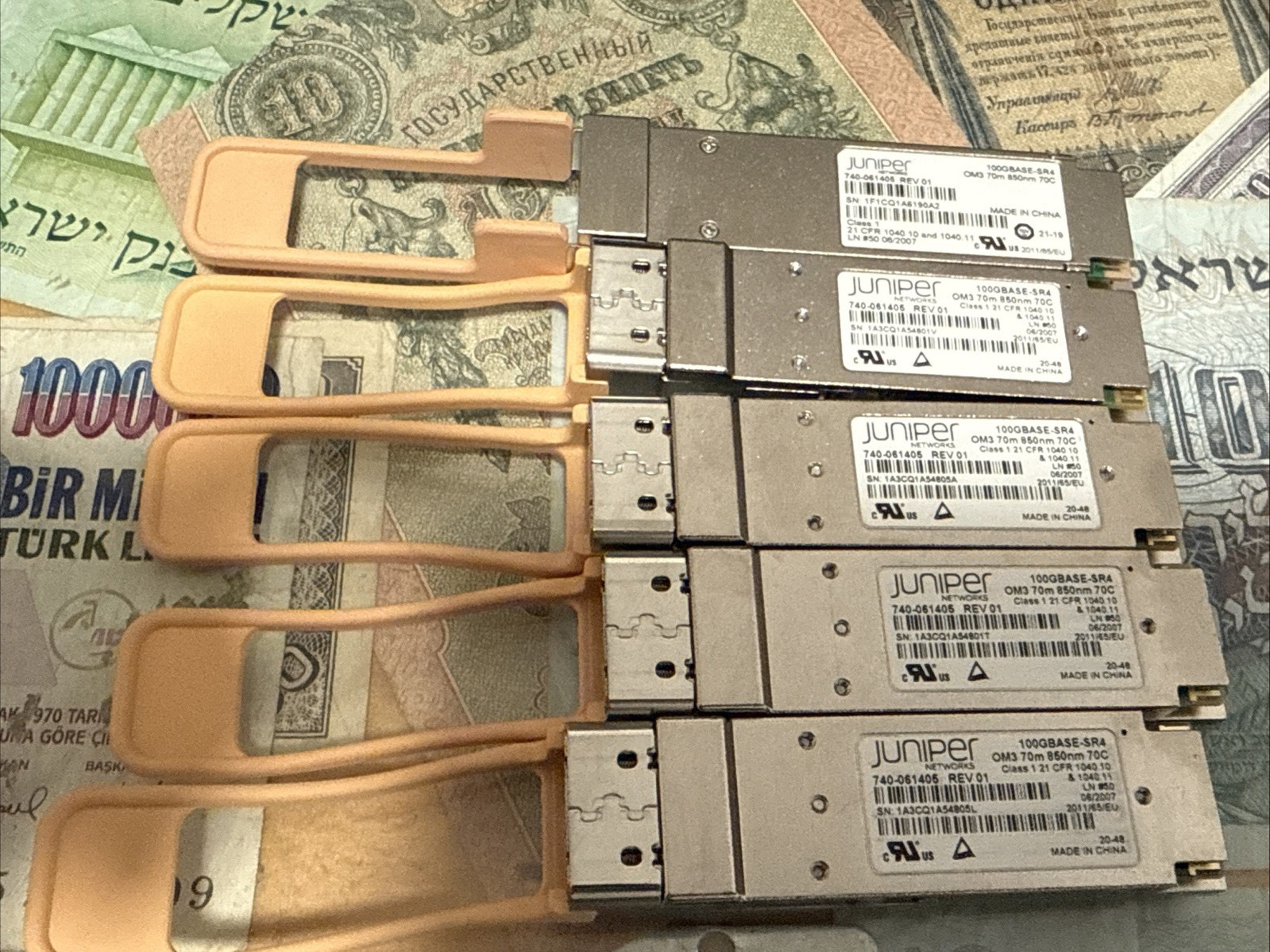 Lot of 5 Juniper 740-061405 100GE QSFP-100GBASE-SR4 850nm Transceivers Lot of 5 Juniper 740-061405 100GE QSFP-100GBASE-SR4 850nm Transceivers