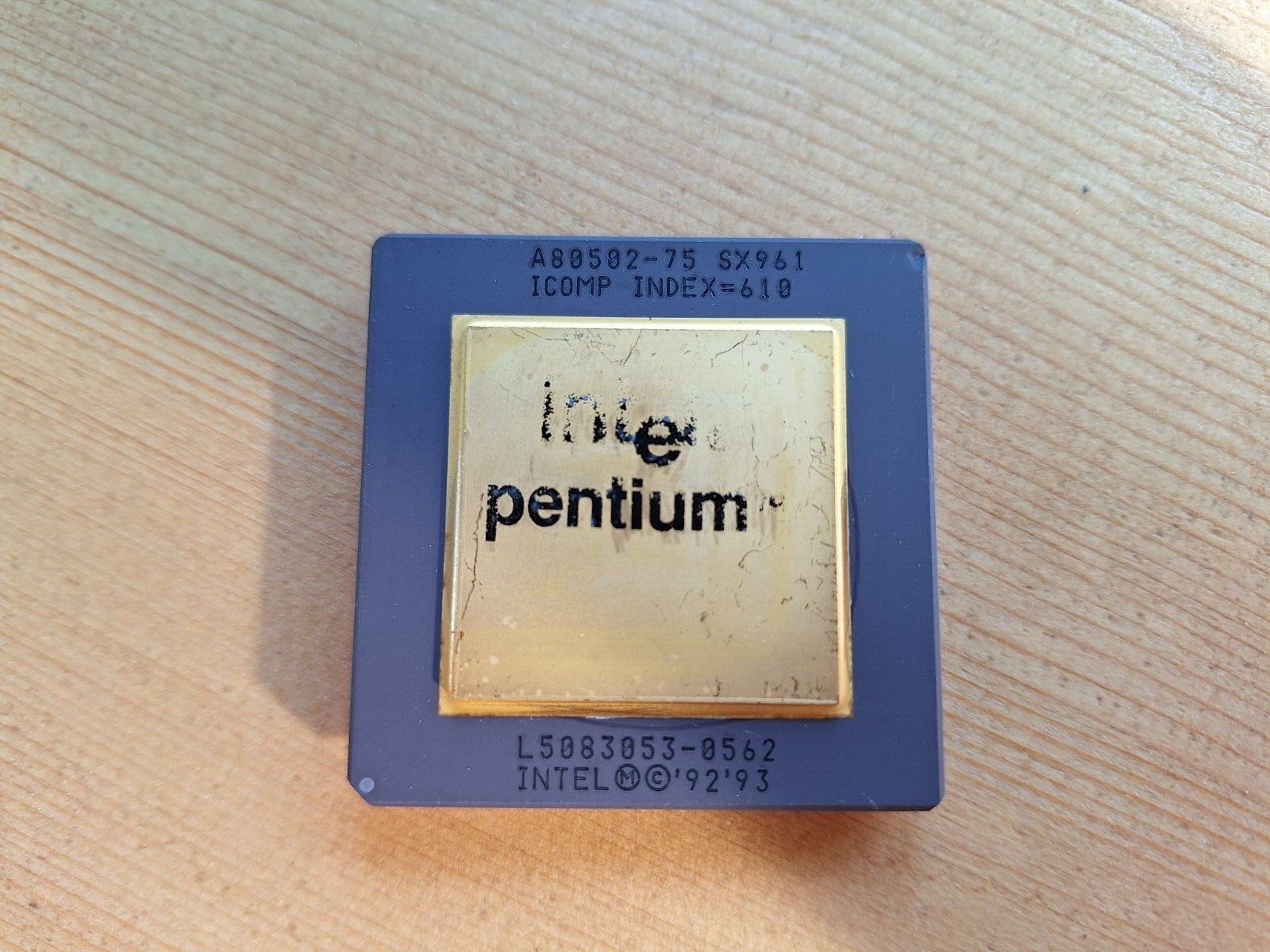 Intel Pentium 75 A80502-75 SX961 no FDIV bug vintage CPU GOLD