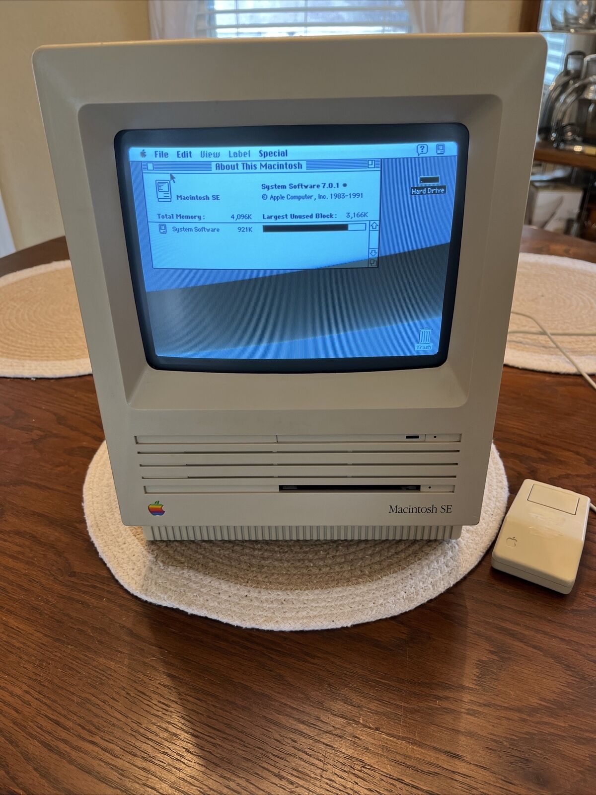 Apple Macintosh SE Completely Recapped #M5011 4Mbyte RAM, 800K Drive, 20MB HD