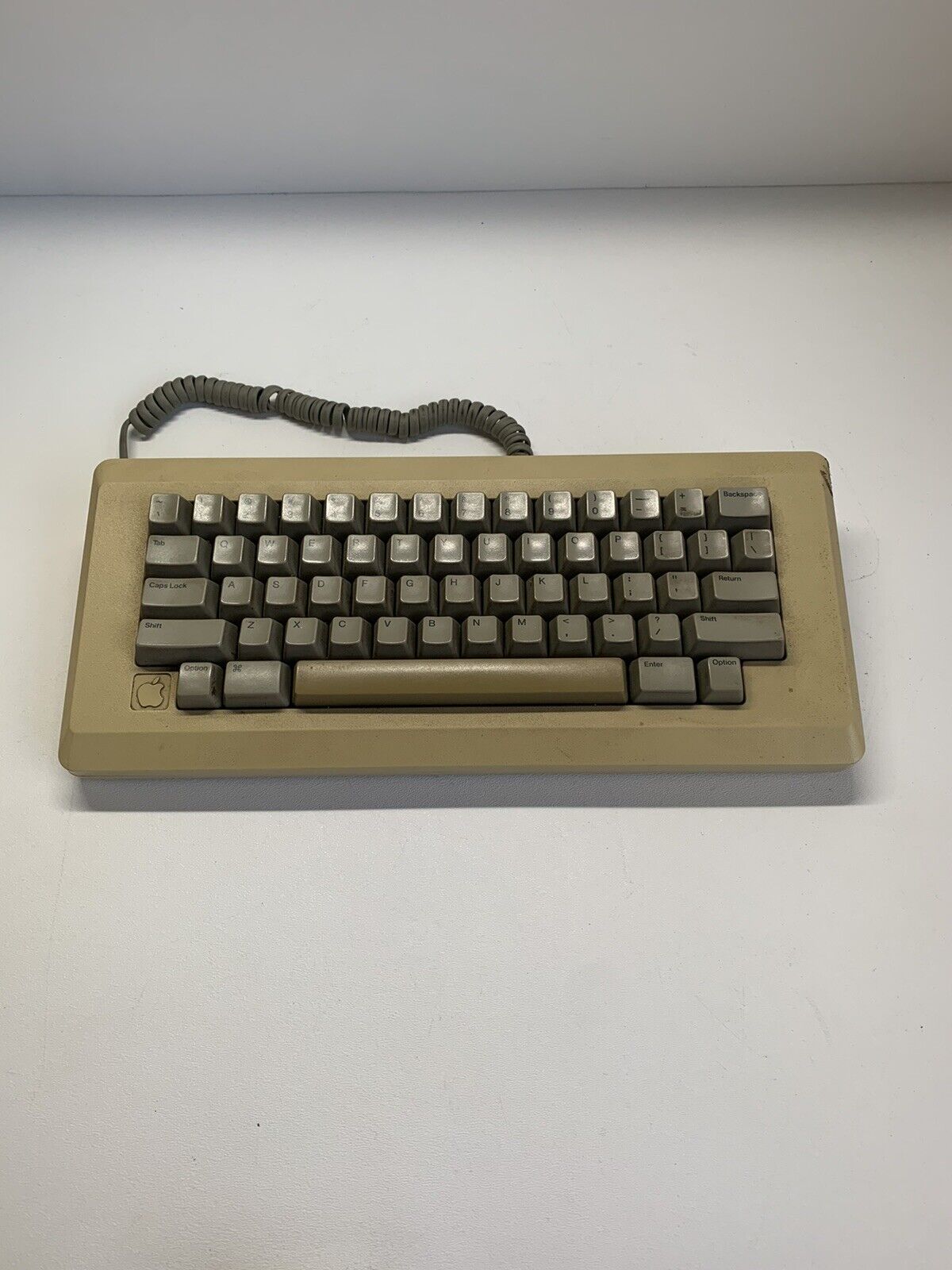 Rare Vintage Apple Macintosh Model M0110 Keyboard *UNTESTED* But Should Work