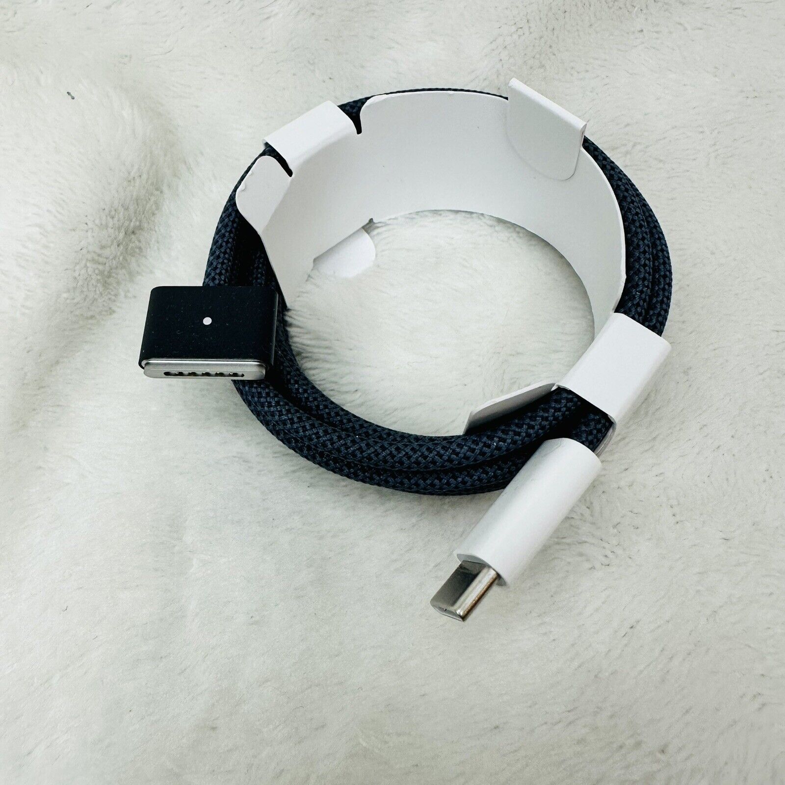 Genuine OEM Apple USB-C to MagSafe 3 2m Cable MacBook Air M2 Midnight Nylon
