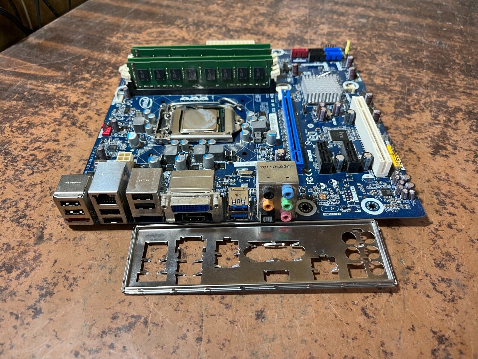 Intel Desktop Motherboard DH67BL mATX LGA1155 DDR3 DVI HDMI w i5-2320 CPU