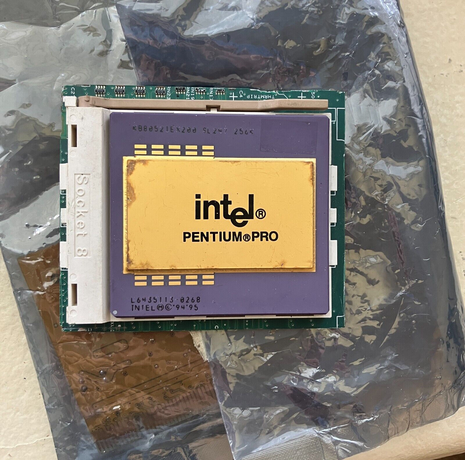 Vintage INTEL PENTIUM PRO  -Gold CPU