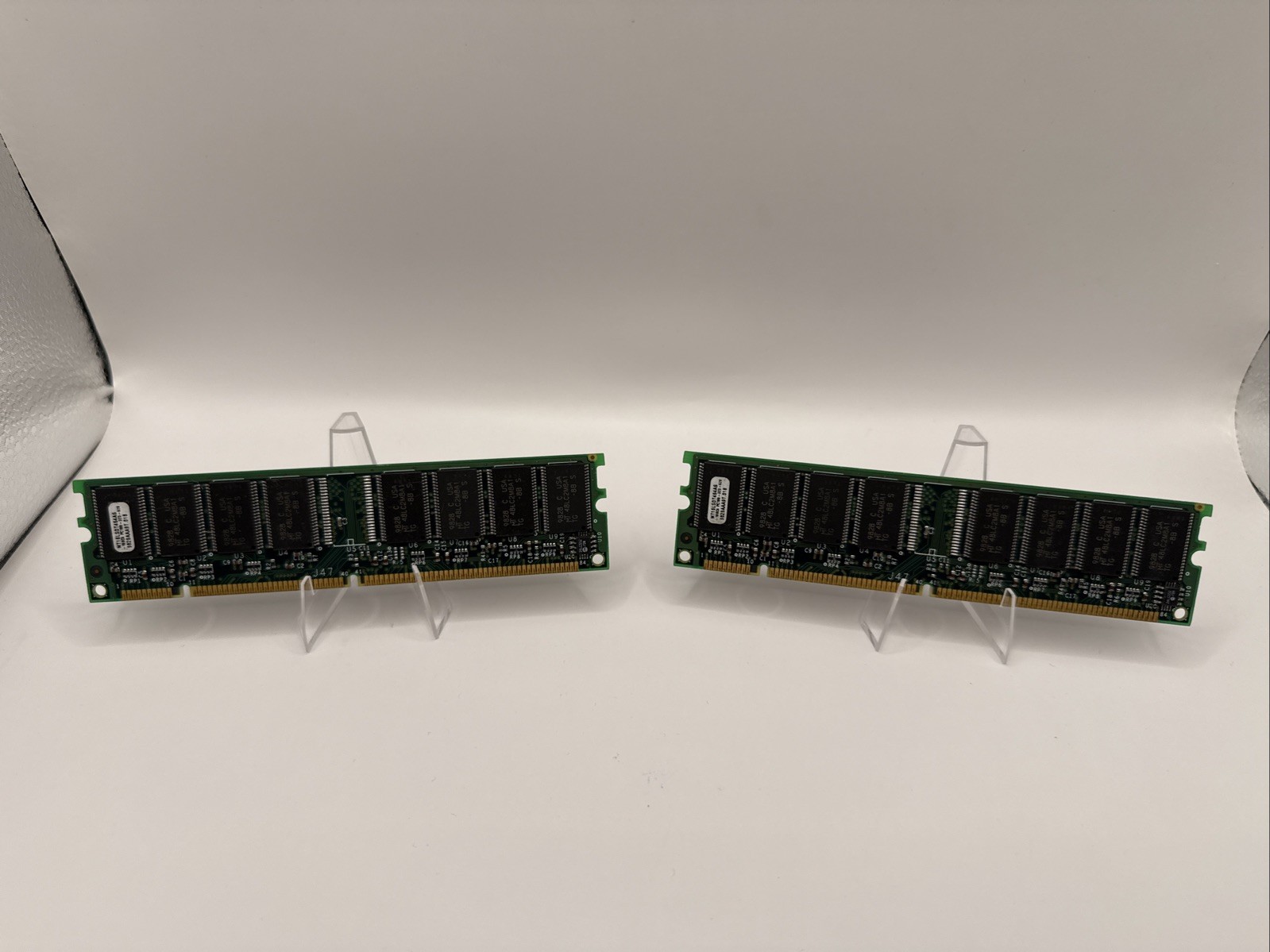 Micron 64MB (2x32MB) PC100 SDRAM 168-Pin RAM MT16LSDT464AG Tested Micron 64MB (2x32MB) PC100 SDRAM 168-Pin RAM MT16LSDT464AG Tested