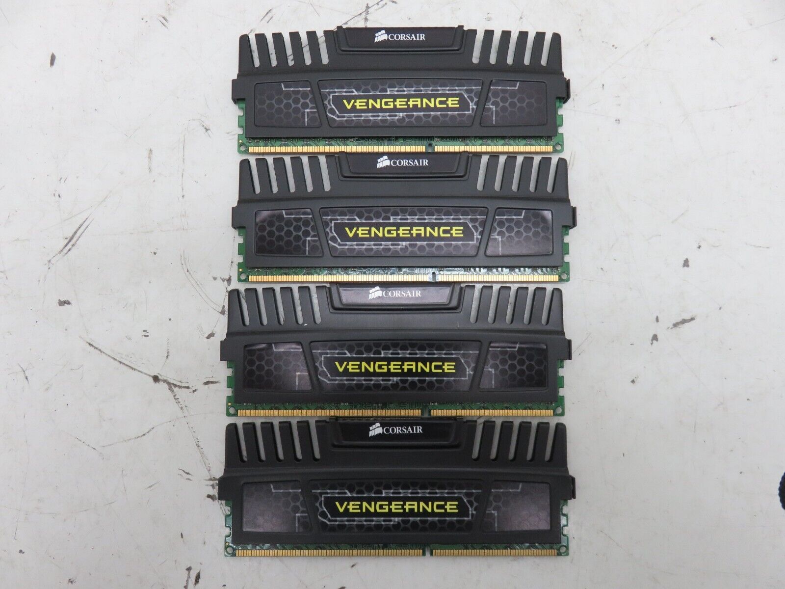 CORSAIR 16GB (4X4GB) DDR3-1600MHz PC3-12800 1.5V CMZ16GX3M4X1600C9