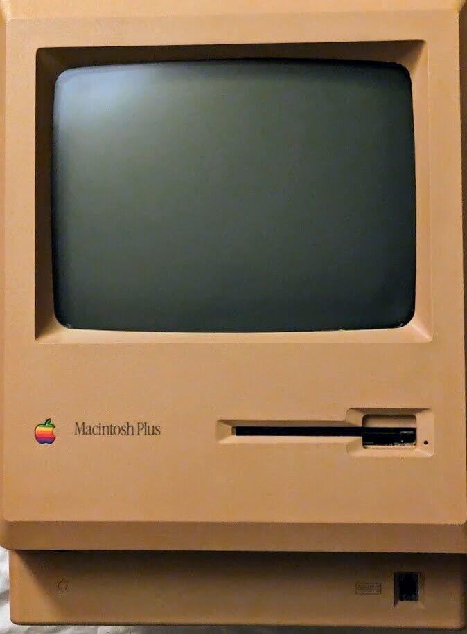 Vintage APPLE MACINTOSH PLUS Computer Model M0001A - For Parts & Repair Only