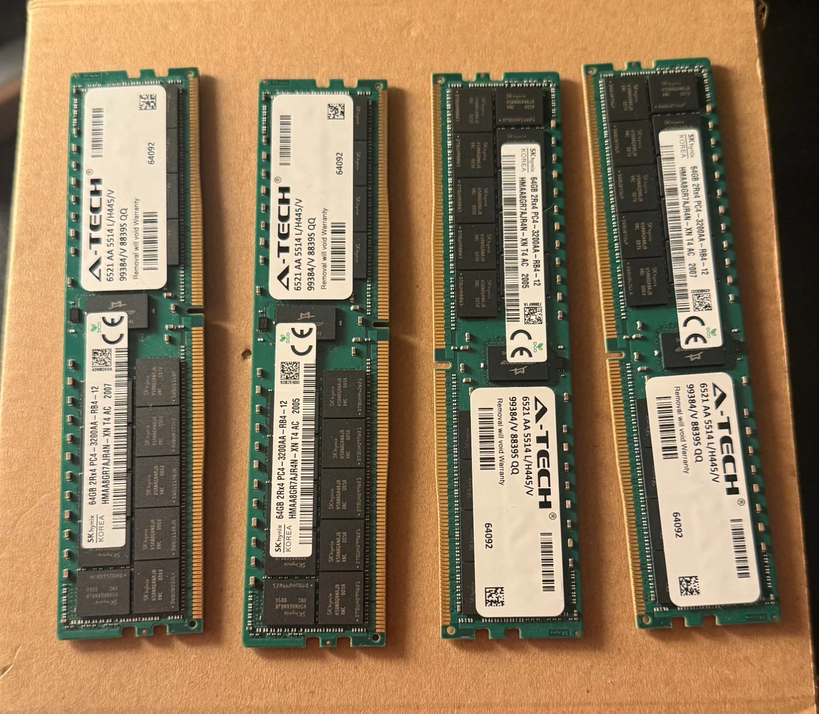 SK Hynix 256GB (4x64GB) DDR4 3200MHz PC4-25600 ECC RDIMM 288-Pin Workstation RAM SK Hynix 256GB (4x64GB) DDR4 3200MHz PC4-25600 ECC RDIMM 288-Pin Workstation RAM