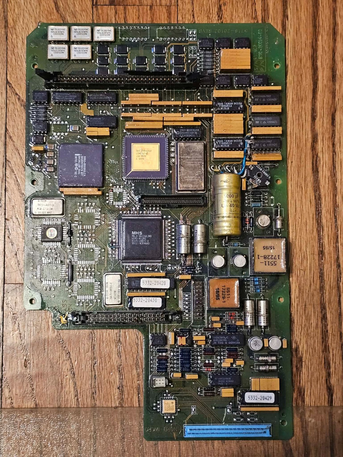Vintage Retro Military Avionics Control Board Intel 8097 Gold Ceramic ICs Rare 2 Vintage Retro Military Avionics Control Board Intel 8097 Gold Ceramic ICs Rare 2