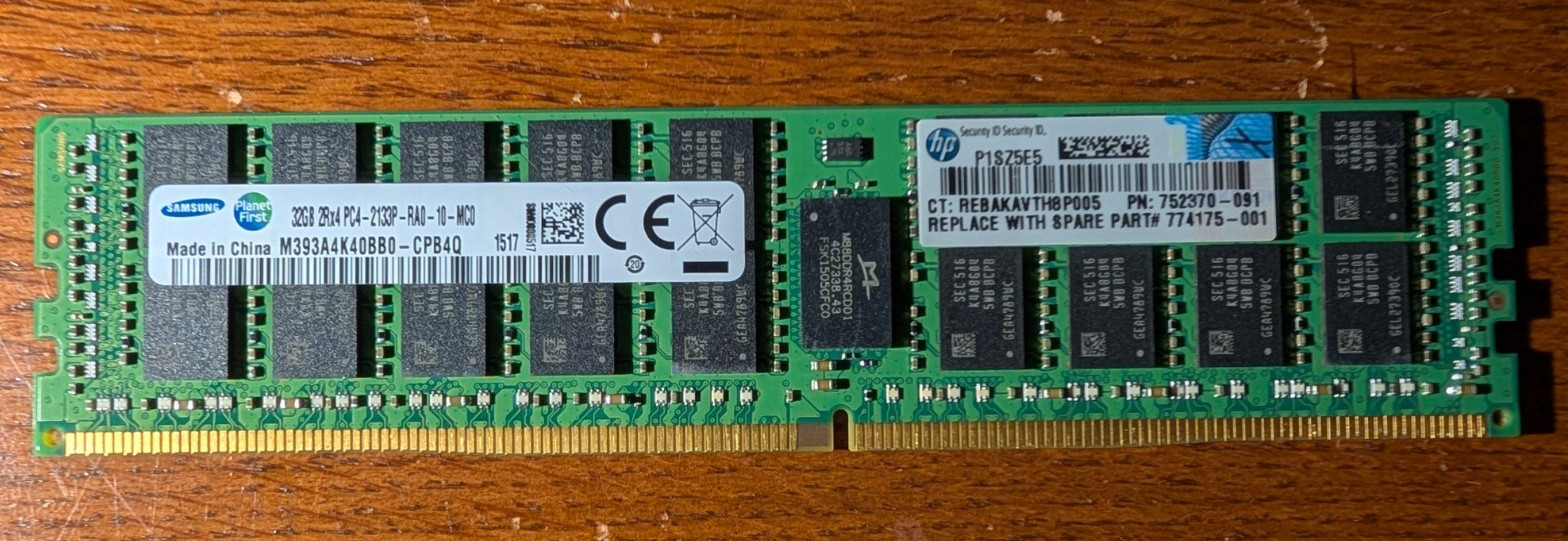 Samsung 32GB 2Rx4 DDR4 PC4-2133P M393A4K40BB0-CPB4Q ECC Server Memory Module Samsung 32GB 2Rx4 DDR4 PC4-2133P M393A4K40BB0-CPB4Q ECC Server Memory Module