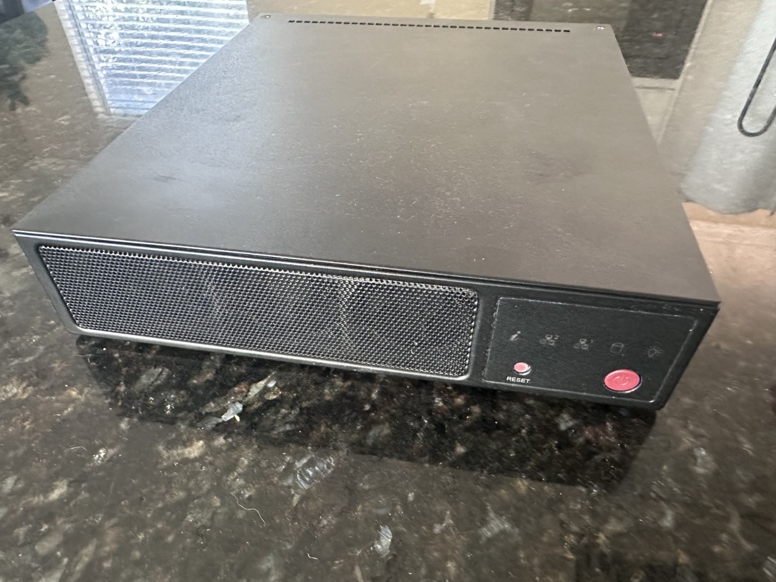 Supermicro E200-8D Mini Server Xeon D-1528 6-Core 64GB ECC 1TB SSD 2x10GbE IPMI Supermicro E200-8D Mini Server Xeon D-1528 6-Core 64GB ECC 1TB SSD 2x10GbE IPMI