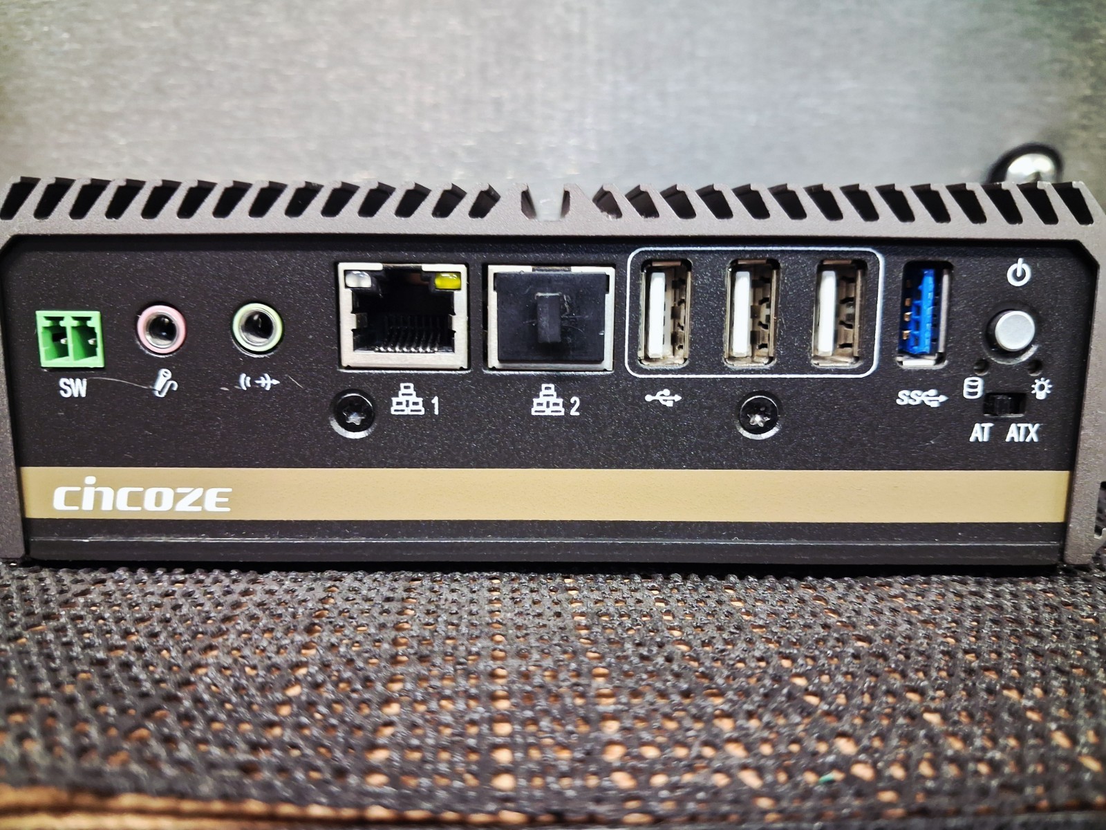 CINCOZE DA1000-J19 R10 ULTRA COMPACT FANLESS EMBEDDED RUGGED INDUSTRIAL COMPUTER