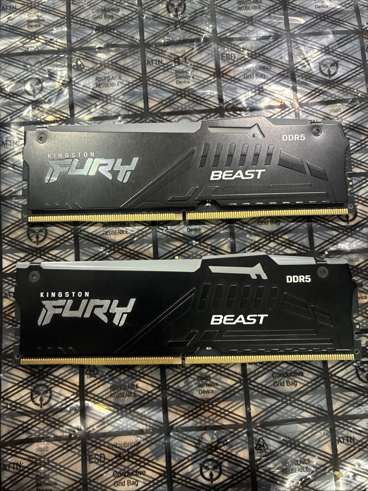 Kingston FURY Beast RGB 16GB (2x8GB) RAM DDR5 5200MHz HP52U40S6MA-8FRAE 1Rx16 Kingston FURY Beast RGB 16GB (2x8GB) RAM DDR5 5200MHz HP52U40S6MA-8FRAE 1Rx16