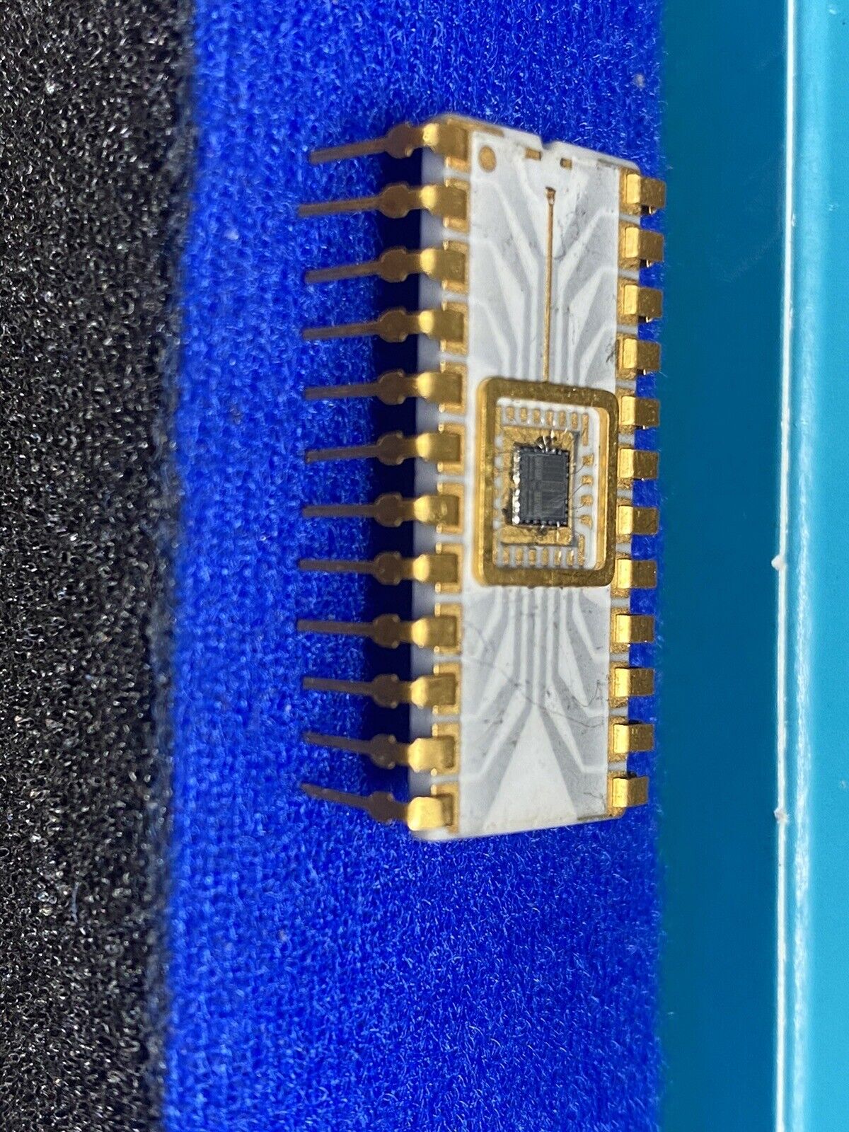 Unknown Intel 1301 vintage ceramic zebra grey white gold CPU ROM IC chip rare