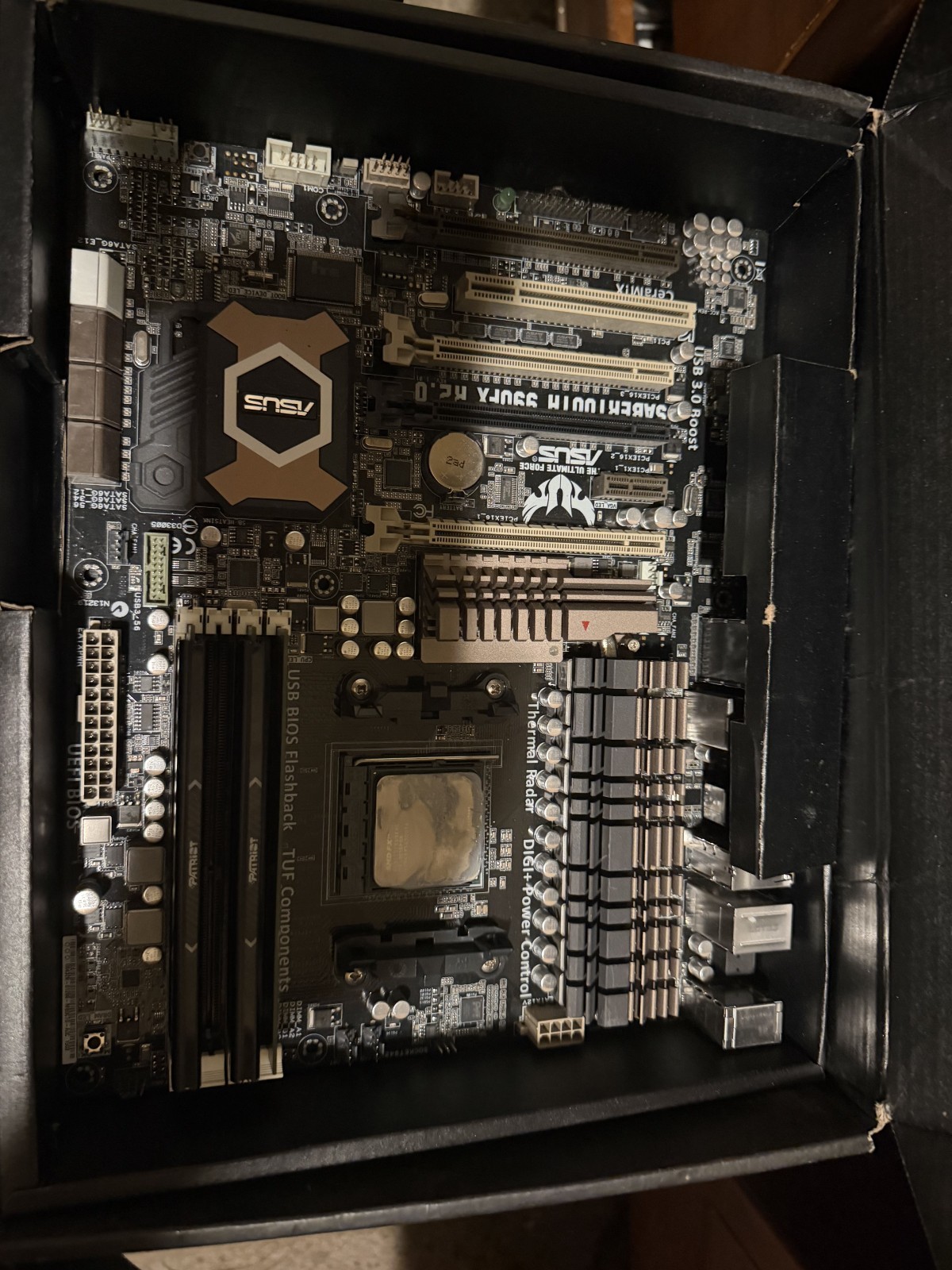ASUS SABERTOOTH 990FX R2.0 Motherboard(AMD FX-Series 8 Core CPU@4.0 GHz) ASUS SABERTOOTH 990FX R2.0 Motherboard(AMD FX-Series 8 Core CPU@4.0 GHz)