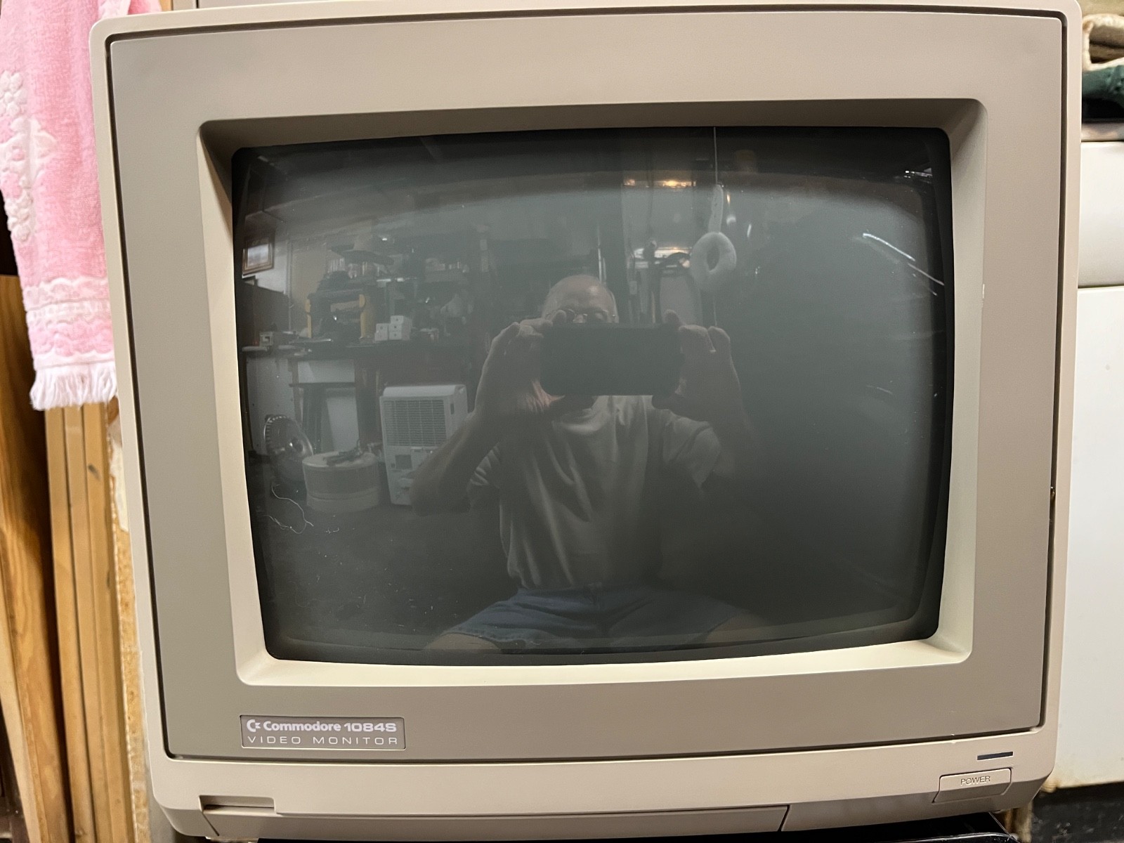 Commodore 1084S-D 14 Commodore 1084S-D 14