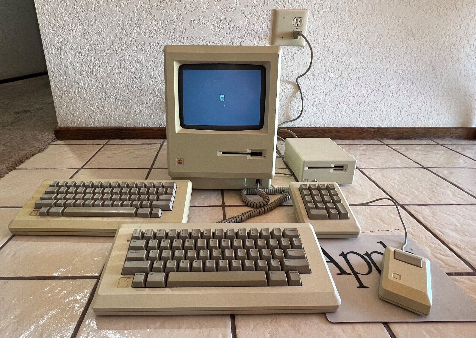 Apple Macintosh M0001 Computer 1984