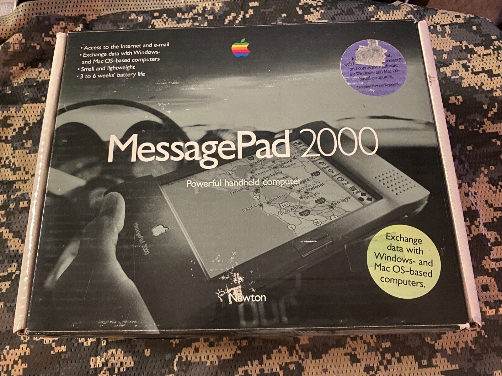 Vintage Apple Newton MessagePad 2000 w/ Orginal Box, with connectivity kit 