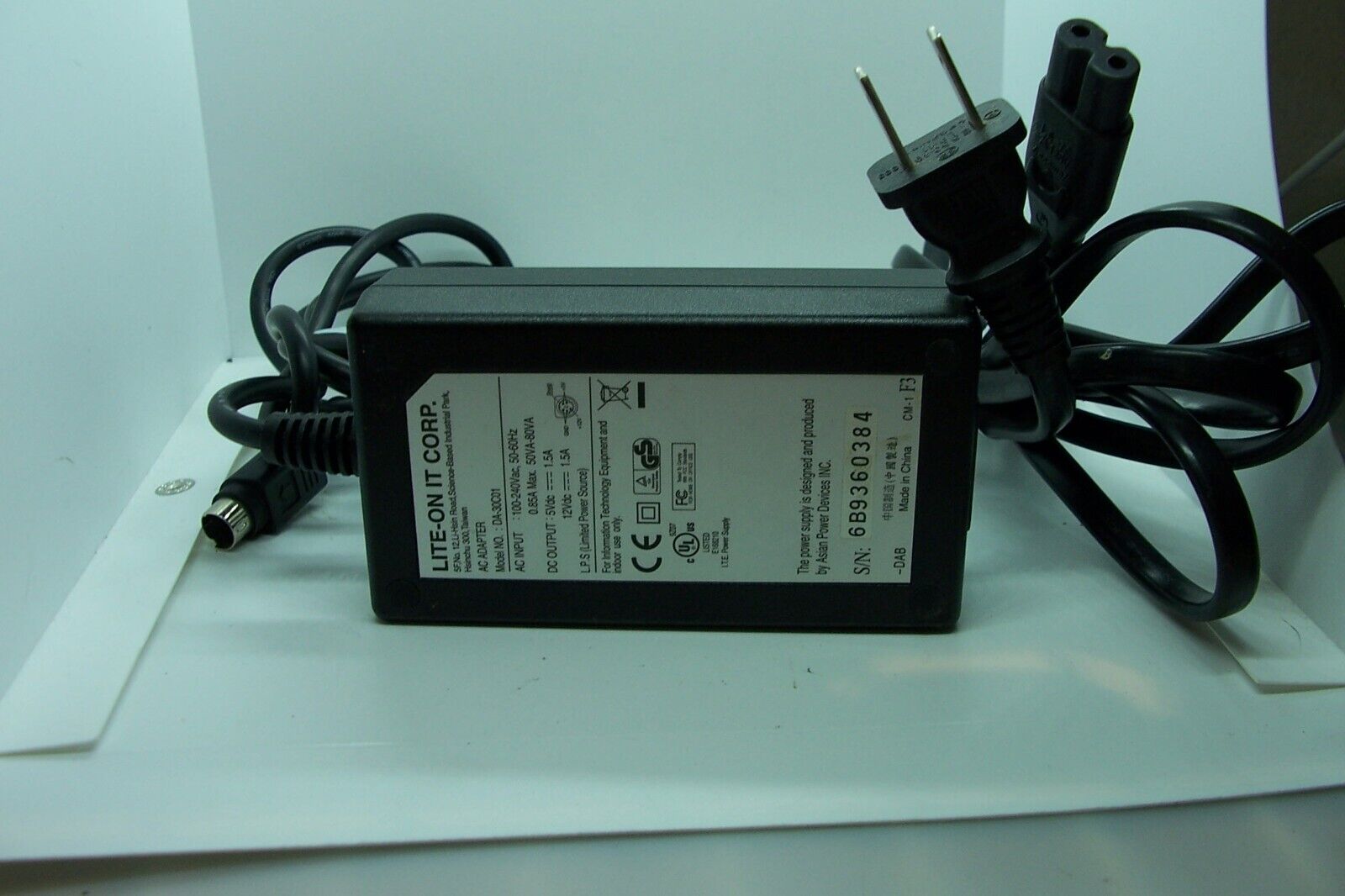 LITE-ON IT CORP Ac Adapter  Model-DA-30C01 Output- 5VDC-1.5A/12VDC-1.5A