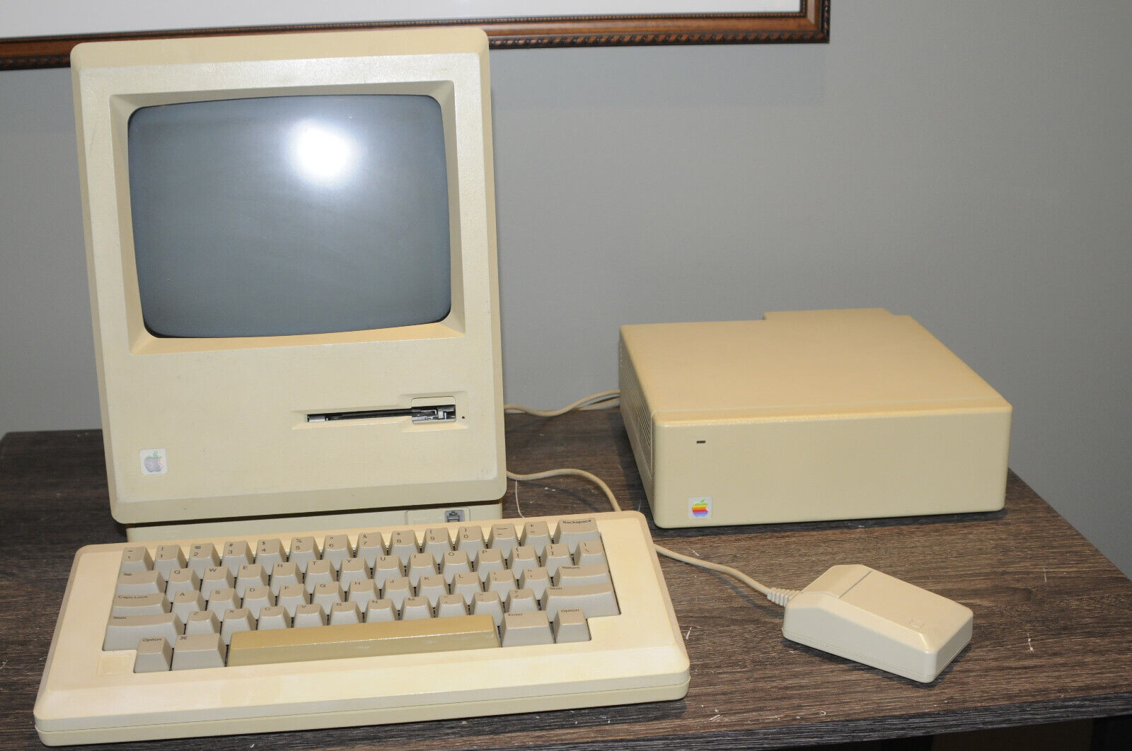 Apple Macintosh 128K M0001 Computer upgraded to 1 meg  working 100%