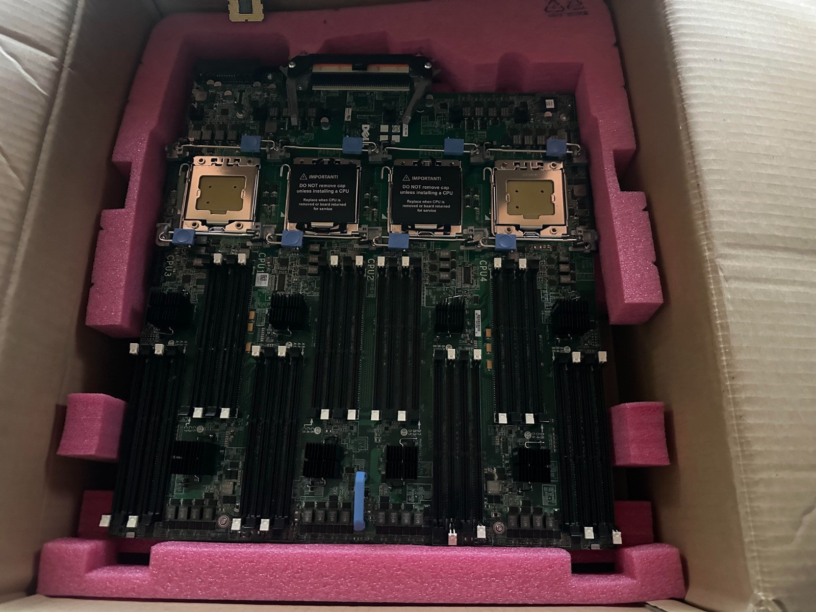 Dell PowerEdge R810 quad-socket server motherboard Dell PowerEdge R810 quad-socket server motherboard