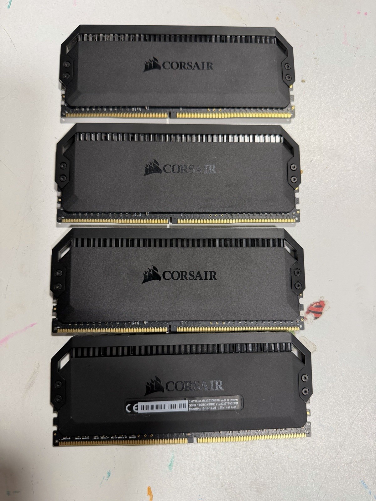 Corsair Dominator Platinum RGB 32gb (4 x 8gb PC4-25600 DDR4-3200 ( 1 not Working Corsair Dominator Platinum RGB 32gb (4 x 8gb PC4-25600 DDR4-3200 ( 1 not Working