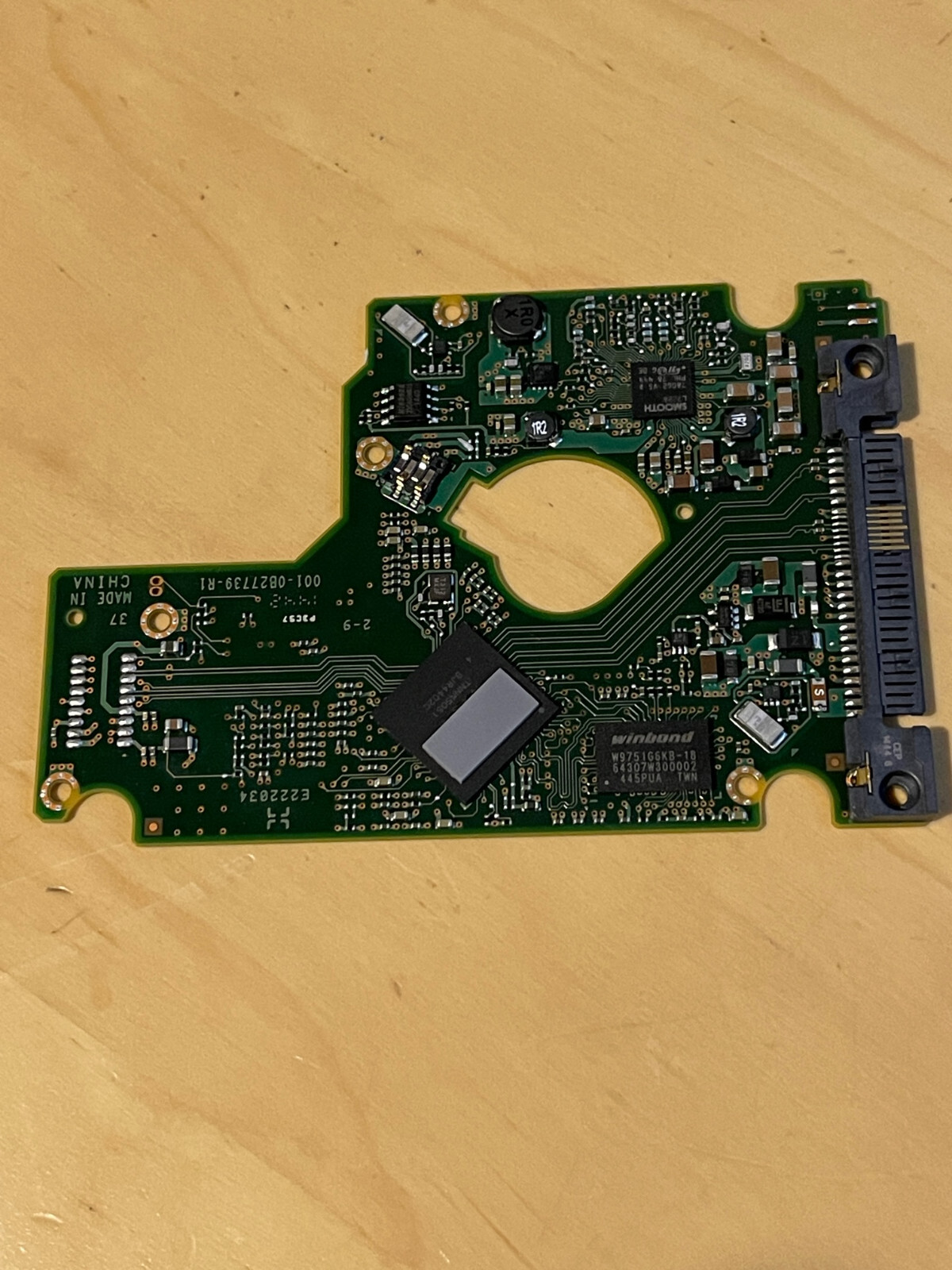 Hitachi HGST PCB 001-0B27739-R1 SATA 0B27740 AA1577L 2.5 Hitachi HGST PCB 001-0B27739-R1 SATA 0B27740 AA1577L 2.5