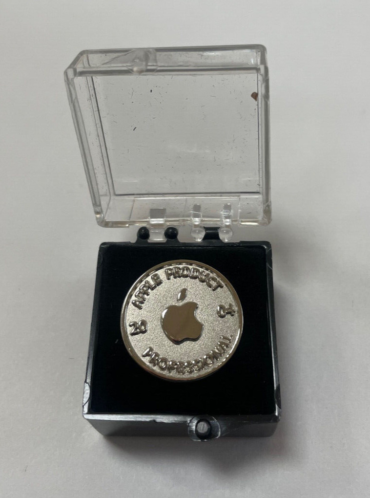 VINTAGE 2004 Apple Silver APPLE PRODUCT PROFESSIONAL Pin in Original Container
