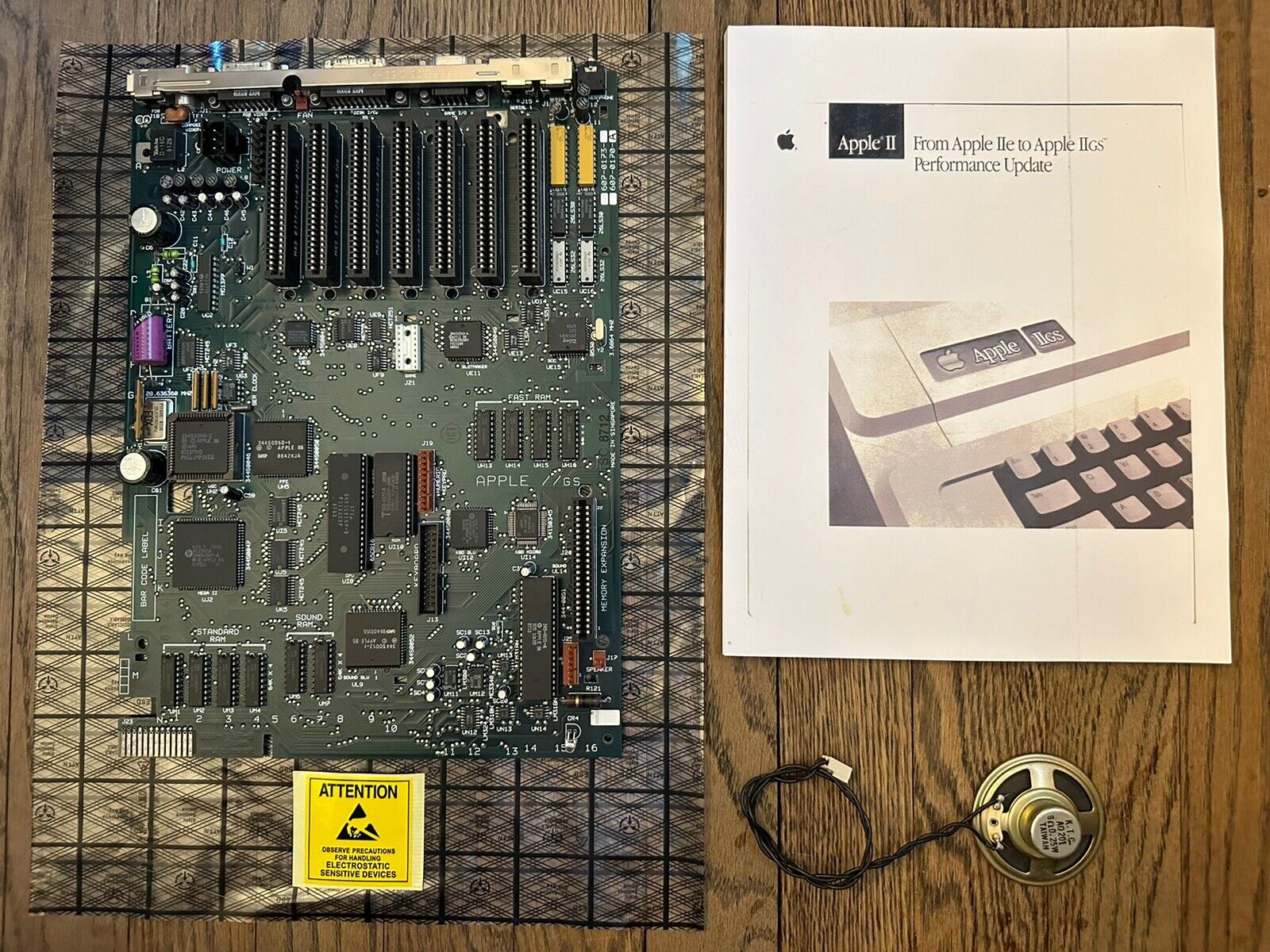 Vintage Apple IIe to Apple IIGS Performance Update Computer Motherboard *Works*