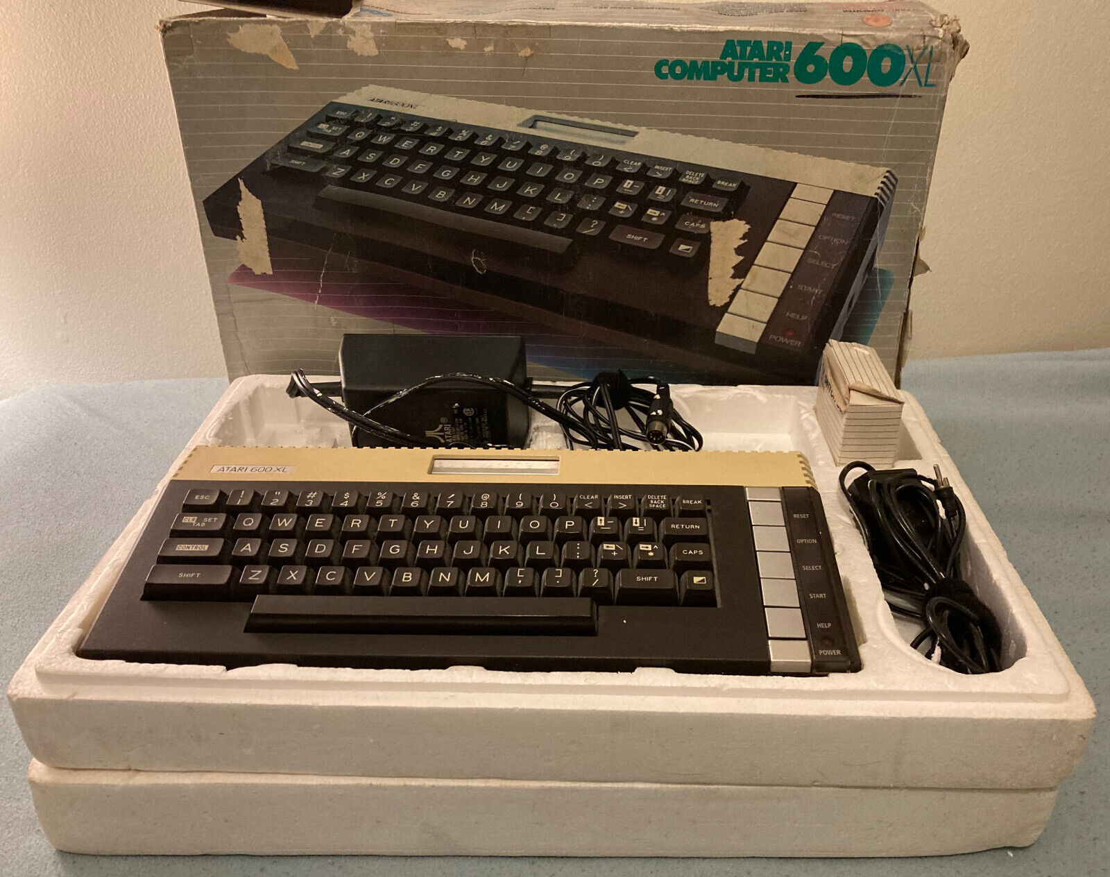 Vintage Computer- Boxed Atari 600XL Micro Computer (UNTESTED)