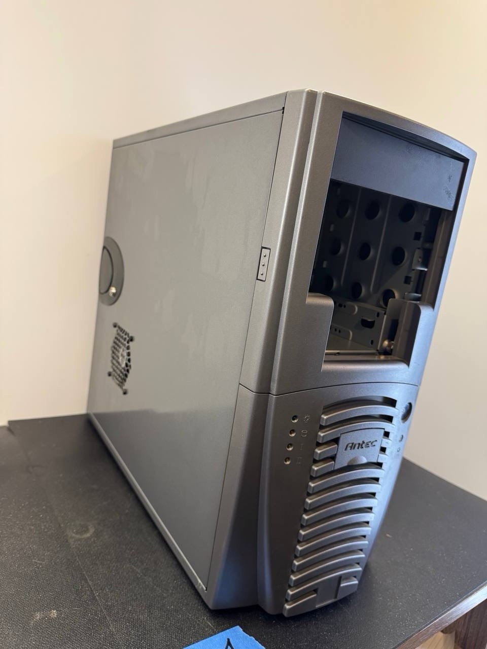 Vintage Antec ATX Mid Tower PC Case Retro 2000s No PSU Vintage Antec ATX Mid Tower PC Case Retro 2000s No PSU