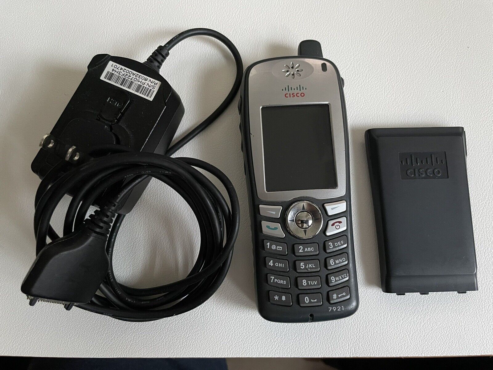 Cisco Unified Wireless IP Phone 7921G with stand-alone charger