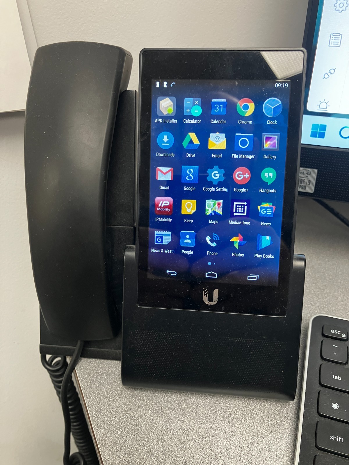 Ubiquiti UniFi VoIP UVP Phone - Black Ubiquiti UniFi VoIP UVP Phone - Black