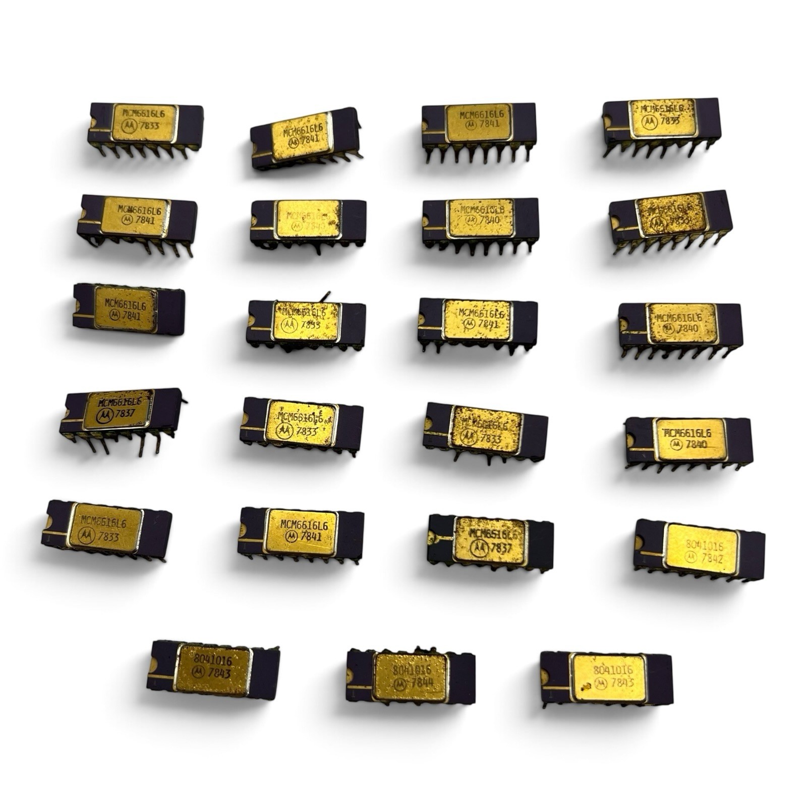 Vintage Motorola MCM6616L6 4116 Ceramic RAM IC Lot of 23 16K 1978 Gold Vintage Motorola MCM6616L6 4116 Ceramic RAM IC Lot of 23 16K 1978 Gold