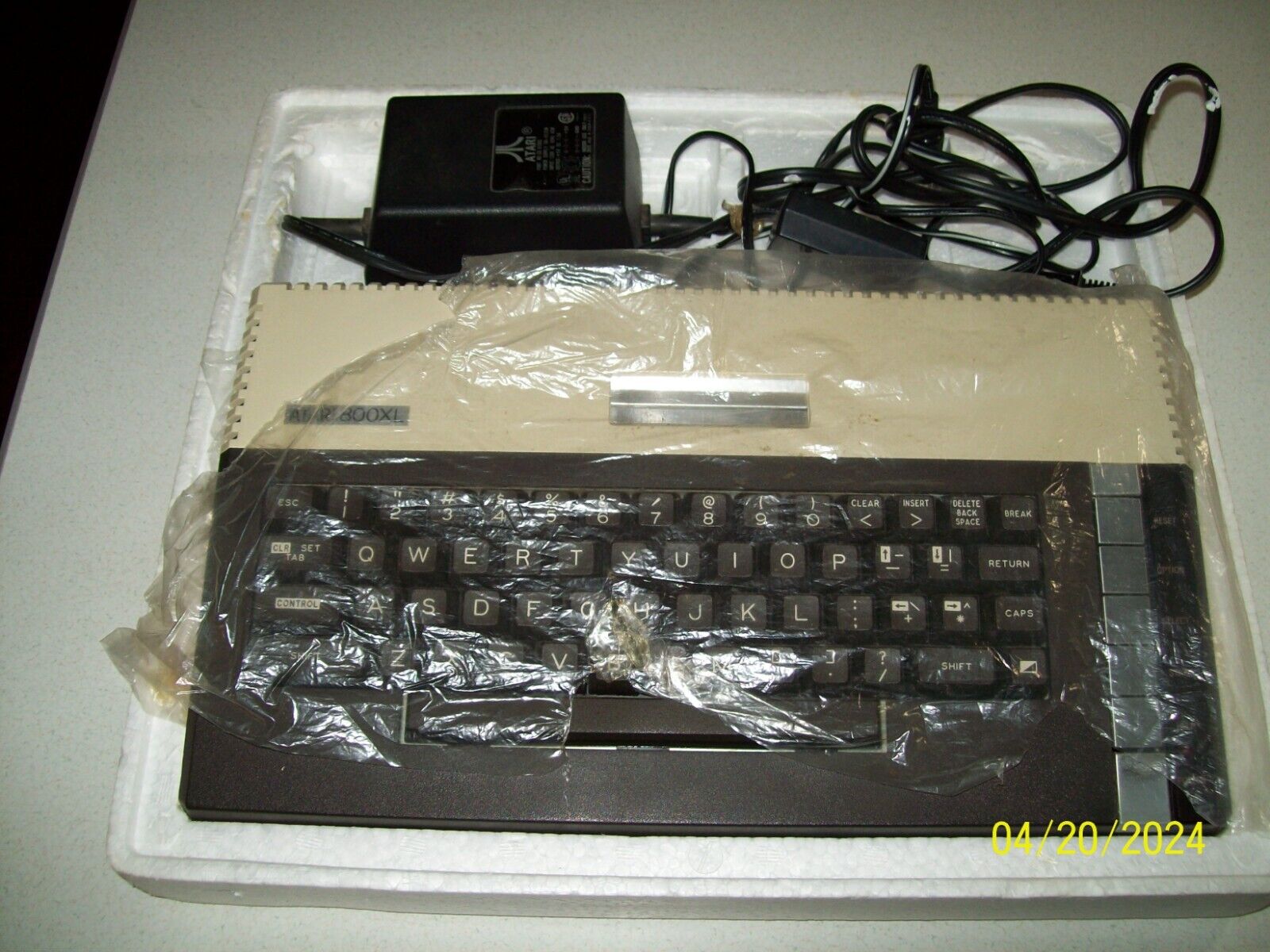 Vintage Atari 800XL Computer With Original Box 