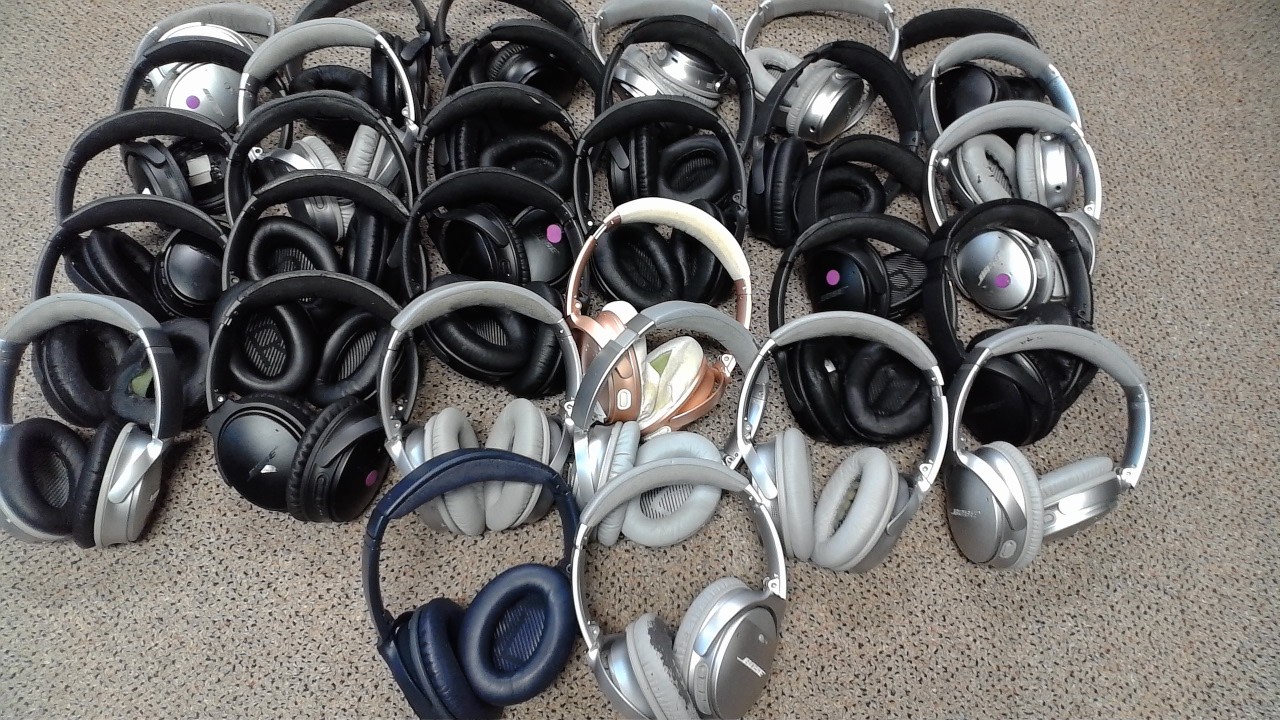 LOT of 32 Pairs of Bose QC35 Series 2 Noise Cancelling Headphones LOT of 32 Pairs of Bose QC35 Series 2 Noise Cancelling Headphones