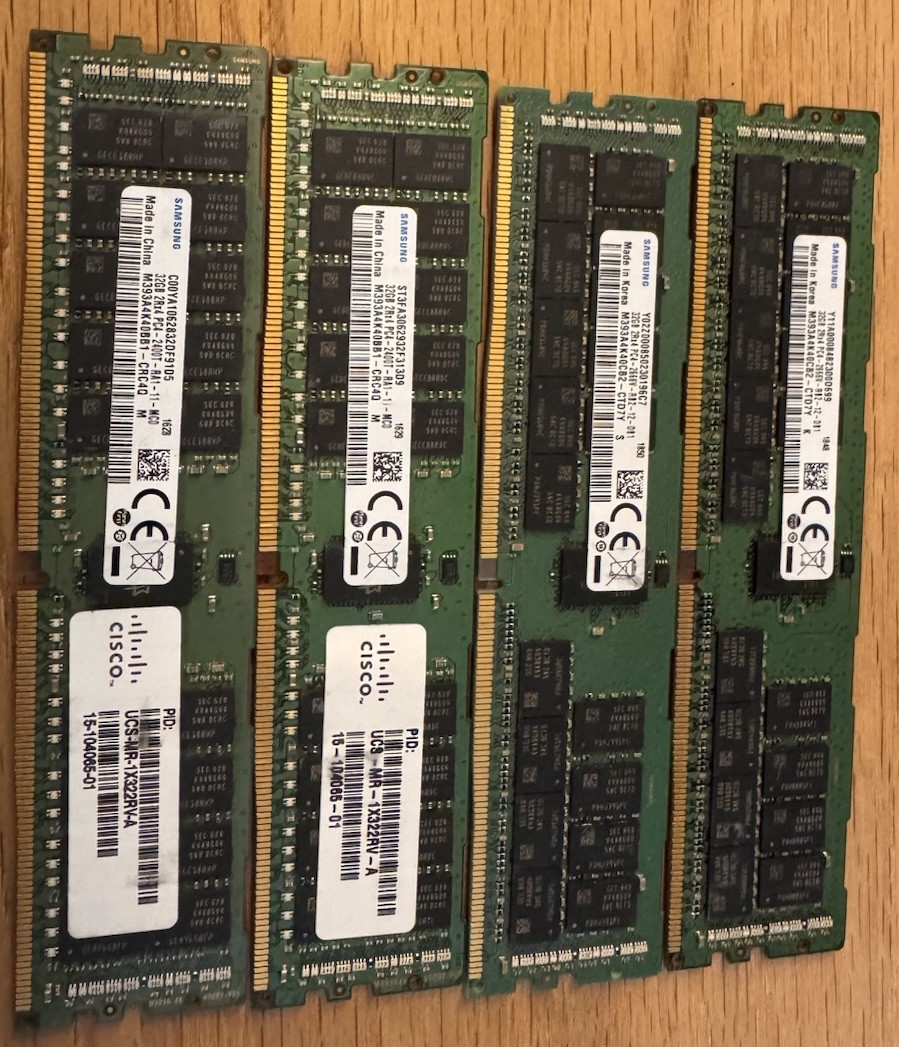 Alot 4 Stick 128GB 4x32GB SAMSUNG ( 32GB 2Rx4 PC4-2666v RBA and 32GB 2RX4-2400T) Alot 4 Stick 128GB 4x32GB SAMSUNG ( 32GB 2Rx4 PC4-2666v RBA and 32GB 2RX4-2400T)
