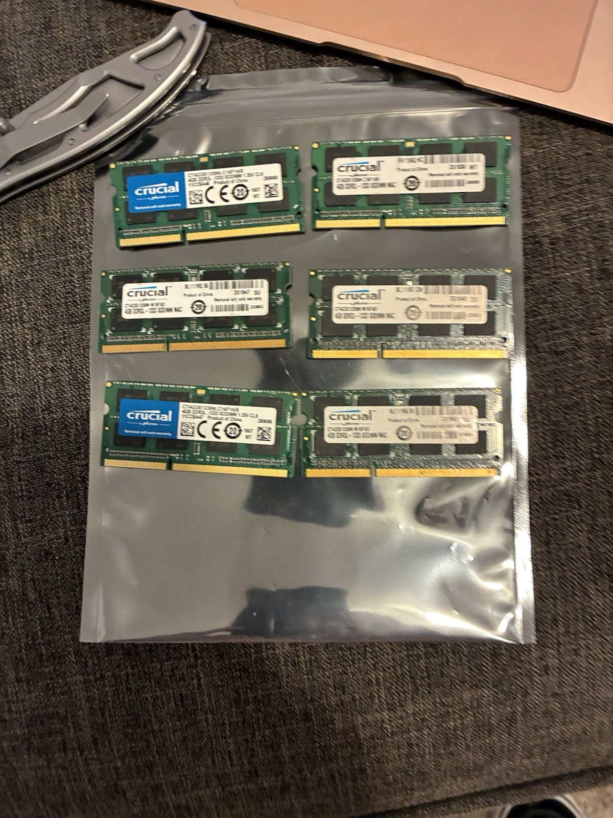 Lot of 6 - Crucial 24GB (6x4GB) DDR4-2666 PC4-21300 SO-DIMM 260-Pin CT4G4SFS8266 Lot of 6 - Crucial 24GB (6x4GB) DDR4-2666 PC4-21300 SO-DIMM 260-Pin CT4G4SFS8266
