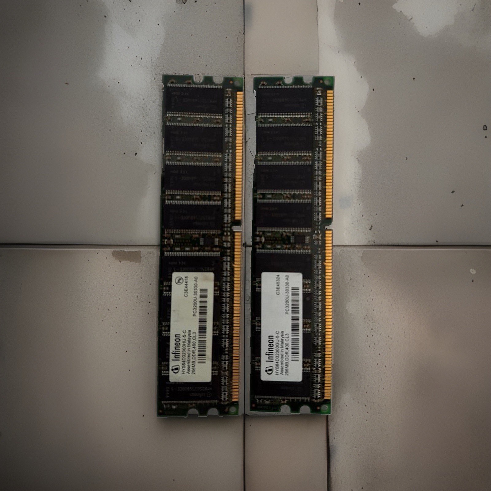 Infineon 256MB PC3200 DDR RAM Modules (2x) Infineon 256MB PC3200 DDR RAM Modules (2x)